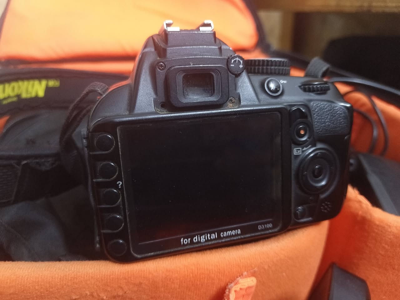 نيكون D3100 • عدسة 18-55 • بدل بايفون