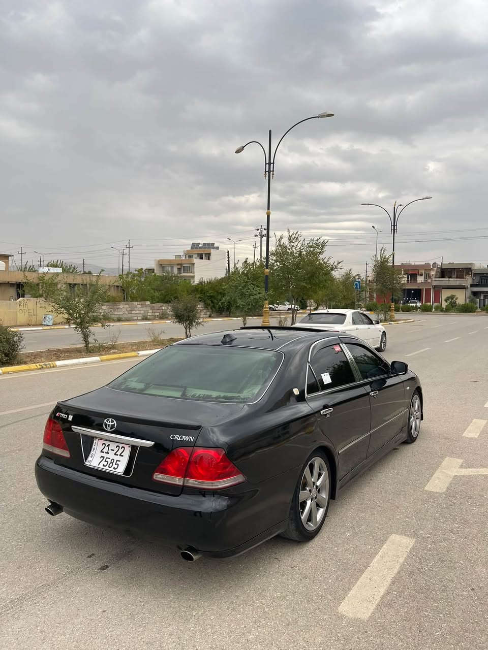 ٢٠٠٥ • ١٨٢٠٠٠ كم • أسود