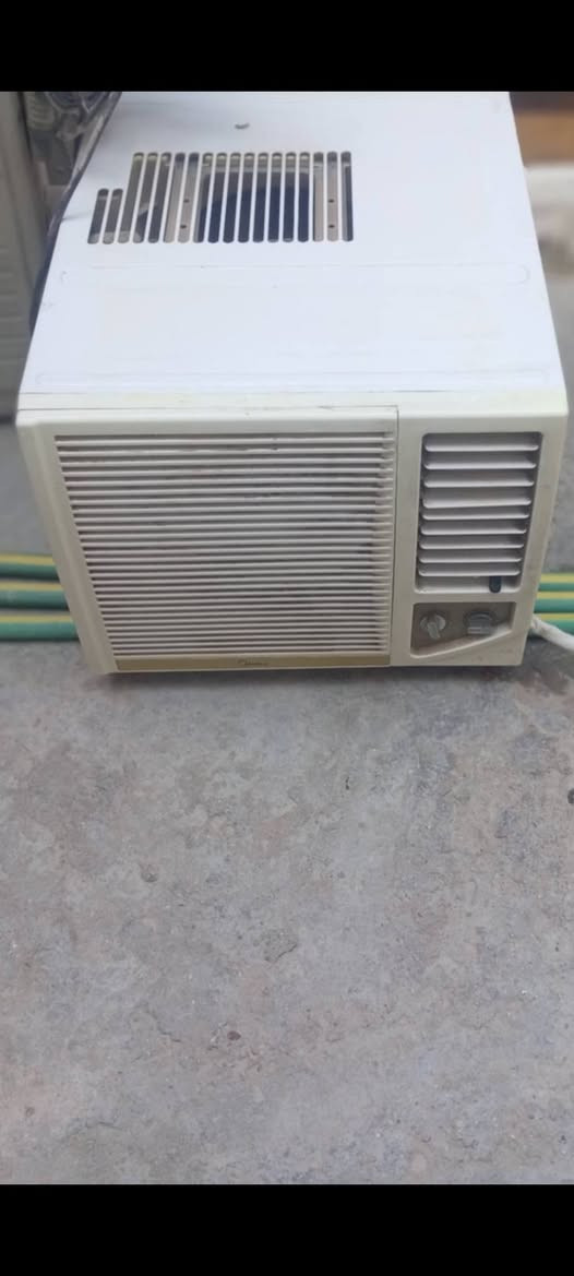 السلام عليكم 
سبلت للبيع 1طن 
مكيف 1طن 
مكيف 2طن 
مشتغلات موسم واحد 
كلاثتهن انفيرتر

محتاج واريد ابيعهن 

السعر كلاثتهن 550الف قفل
 
الرقم ***********
