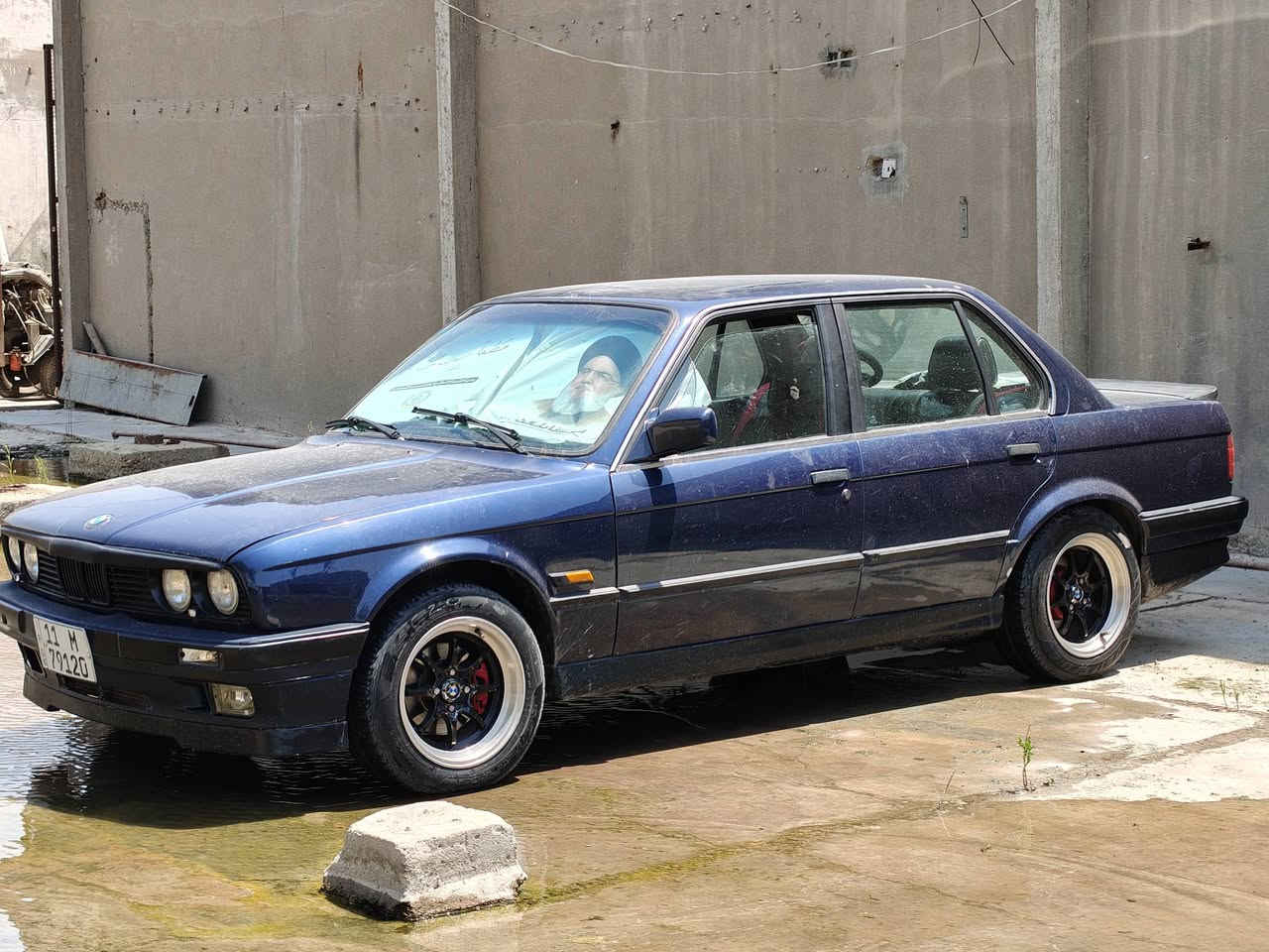 السلام عليكم للبيع او مراوس حسب القناعة
BMW E30 325i

مكينة 25 مفتوح بدون تبخير وتنقيص 
تبريد شغال 
كير عادي شورت شفت نمرة طويلة 
اكسل بلادي جديد 
حدادية امامية خلفيه كله تضيفة وخير من الله

كهربائيات كله شغاله بدون جطلات
وميكانيك كله كاملة مكملة مكفولة

رقم بغداد مشروع وطني باسمي تحويل ثاني يوم سنوية نافذة
دوس جوانب AC 
لحيه خلفية AC
سبايدر  m1
السيارة كاملة مسويلة ادامة كامله :
بلكات جدد 
نوزلات جدد 
فيت بم جديد
فلتر بانزين جديد 
راديتر جديدة 
مروحه ميني كوبر اصلية جديدة 
واتر بم جديد 
قوايش تبريد وال بور وال داينمو كله جديد اصلي بدلتهن 

السيارة بدون ضربة بدون خياسات بدون كص شواصي جدا نضيفة 

كل نقص مابيه فقط ترتيبات بسيطة 

مكاني بغداد البلديات ***********
السعر 52 وبيه مجال
