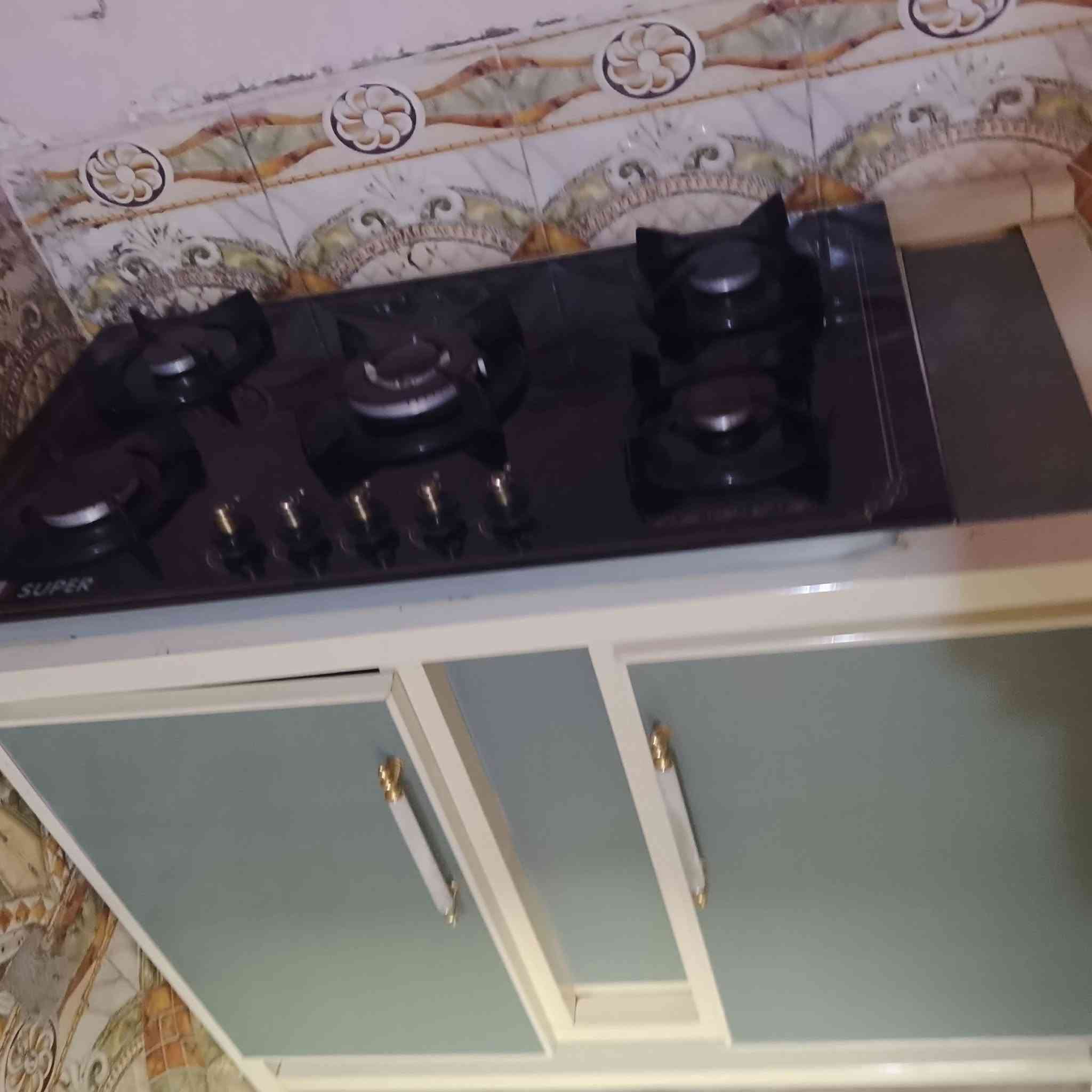 طباخ ويه كاوتتر متر و10قطعتين لكاوتتر قفل 400هوه ول طباخ جبيره توني ماخذه
ول ميز طول مترين اله ول عرض متر الاميوم قفل90نهايته
