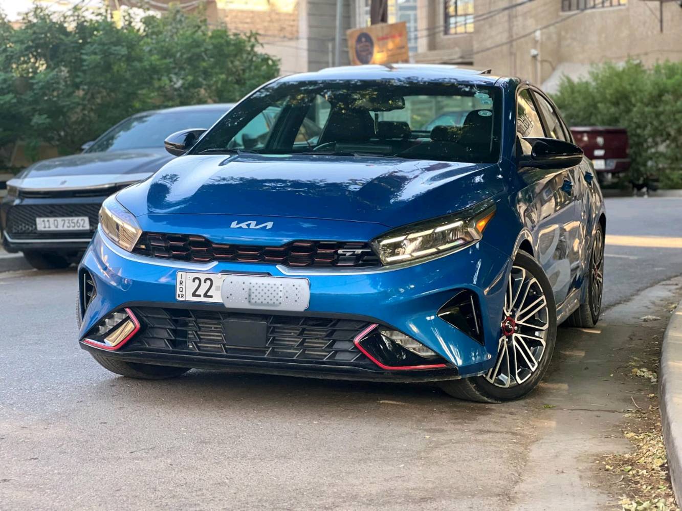 السلام عليكم
KIA FORTE  GT2023  (1600T) 
الفئة : GT اعلى فئة مواصفات واداء ماكو اعلى
الضرر : حادث مكانين بارد وصار بيهه باب خلف السائق بالعراق بعده ع وضعه بدون صبغ بدون تبديل كفالة عامة
المواصفات :
1- اربع رادارات امامي خلفي جانبي رادار
2-الحفاظ على المسار
3-رادار النقاط العمياء
4-رادار تفاعلي يتحكم بمدى الابتعاد او الاقتراب من السيارة الي امامها
5-نظاك فرملة الطوارئ (تضرب بريك بوجود اي خطر)
6-ويل حجم 18 رياضي
7-كامرة خلفية دوارة
8-كشن السائق كهربائي
9-الكشنات الامامية تدفئة وتبريد
10-كشنات جلد مع شعار GT
11-اوتو هولد
12-بريك بصمة
13-تبريد قطعتين خلفية مع منفذ شحن خلفي
14-نظام صوتي فاخر هارمن كاردن
15-شحن الهاتف لاسلكيا
16-اضاءة LED 
17-فتحة سقف
18-شفتات ستيرن رياضي
السيارة بعد بيها هواي مواصفات معروفة ال GT
ممشى السيارة 37 الف مايل
*********** واتساب 
***********
 ***********
عنوان السيارة بغداد الدوره
تگدر توضحلون أكثر: شنو رقم الفئة/الترم بالضبط للـ KIA Forte GT 2023، وهل هي وارد أمريكي لو كوري؟: 
واردامريكي
بالنسبة للحادث اللي صار: شنو الأجزاء المتضررة بالضبط، وهل انصلحت على وكالة/ورشة؟ وإذا موجود صور قبل وبعد أو تقرير فحص يفيد.: 
حادث امريكا بارد بالهلال جاملغ امامي وهلال جاملغ خلفي بدون ثبيغ وصار بيها باب خلف السائق بالعراق بعده ع وضعه 
السيارة عدّادها 37 ألف مايل، هل الممشى أصلي 100% وما بيه أي تلاعب أو تبديل عدّاد؟: 
100%
شنو وضع الصيانة الأخير: آخر غيار زيت/فلتر/فحص قير ومكينة متى صار، وهل بيها أي ملاحظات ميكانيكية أو كهربائية حالياً؟: 
كير مكينه مكفول
غير بغداد الدورة، إذا تريد تحددها أكثر: بأي منطقة ممكن المعاينة؟ وهل السعر قابل للمساومة أو ثابت، وتقبل فحص قبل الشراء لو لا؟: 
السعر قابل للتفاوض بعد الفحص والمعاينه