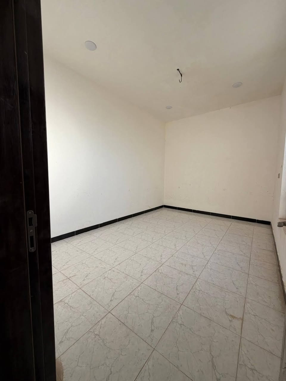 مشتمل جديد حي الشهداء بالتوزيع الجديد مقابل محطة وقود الجوهره 125متر طابق واحد مبلغ الايجار 250 قفل (يرجى التواصل عبر الواتساب أو الاتصال فقط،
​📋 خدماتنا العقارية:
إذا كان لديك عقار ترغب بعرضه للبيع، أو تتطلع لشراء عقار مناسب، يُسعدنا تواصلك معنا مباشرة عبر الرقم أعلاه. ***********
الرجاء متابعة الصفحة اليصلك كل ماهوة جديد 🌹
