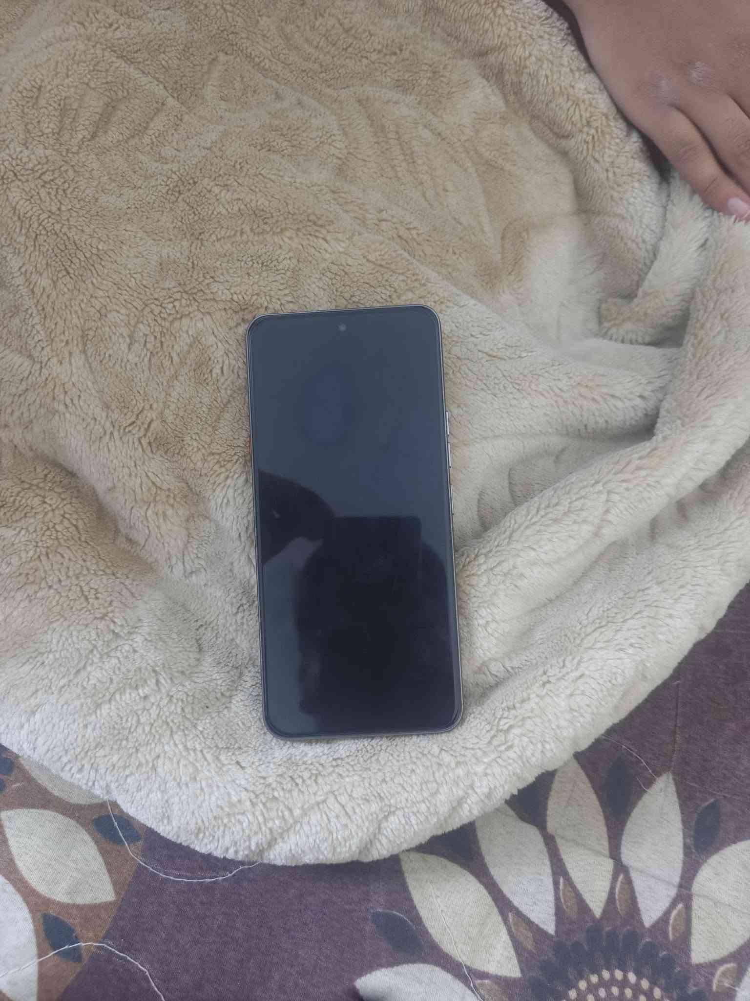 كامون 40 بريميير • ٢٥٦ • رام ١٢