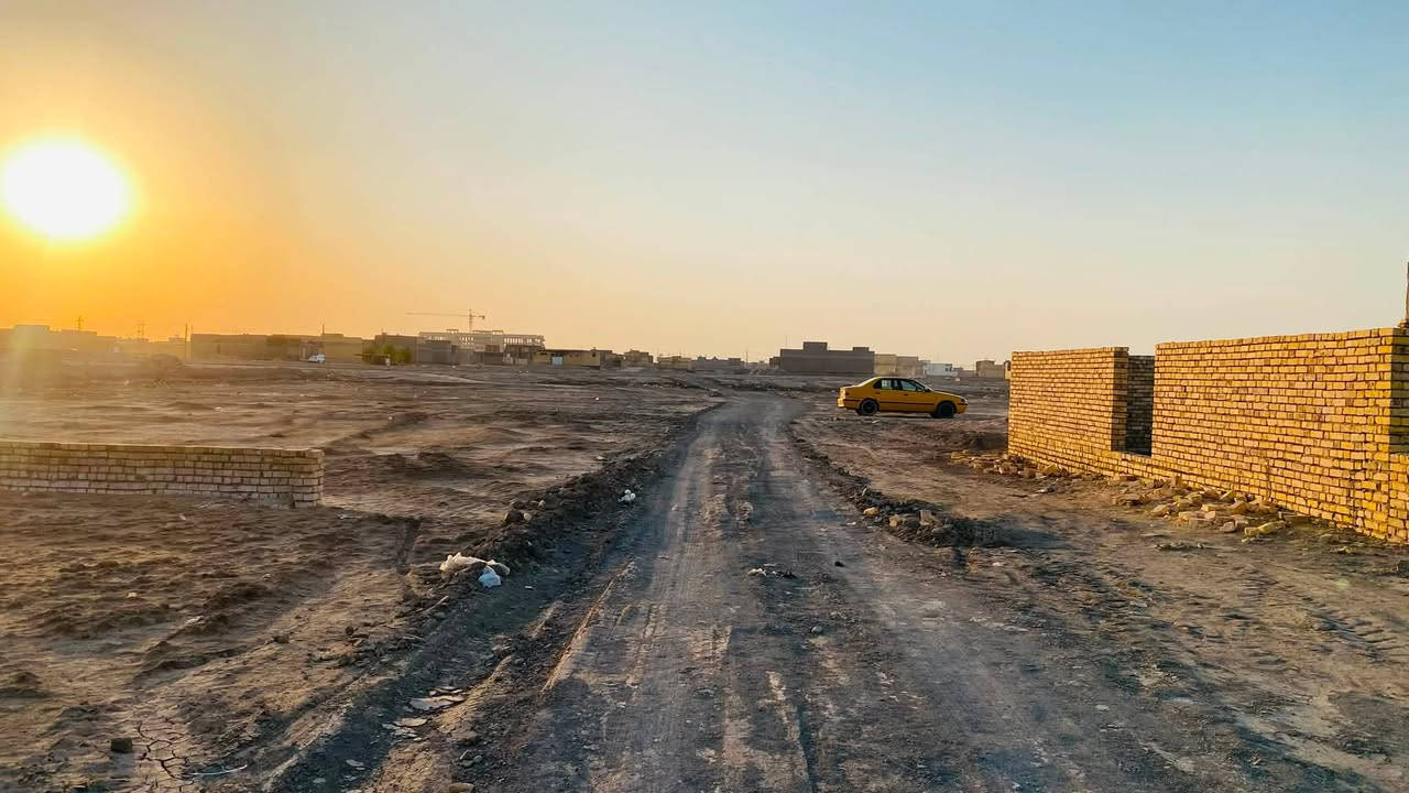 السلام عليكم قطعه  زراعي للبيع بلصوب الكبير خلف حي المصطفى مساحه ٢٩٠ بنزلت الهيكل  ***********
