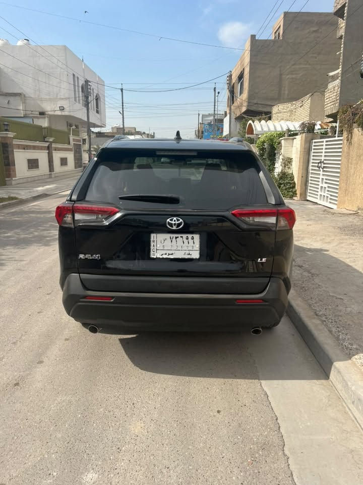 تويوتا رافورموديل 2021 حادثه موضح صور جاملغ خلفي مبدل اصلي وباب وره سايق اصليه وباب صندوك طخة بي ومبدل ومصبوغات سياره اني مستورده واسمي جديده ماشيه 22400 الف ميل ايرباك كشن فقط السعر 195 $ وبيه مجال للتفاوض فئه le موجوده سياره بغداد حي العامل وترهم مراوس حسب قناعه وترهم اقساط اذا مقدمه زينه تنضاف 20$ على سعر سياره. ***********.   ***********
