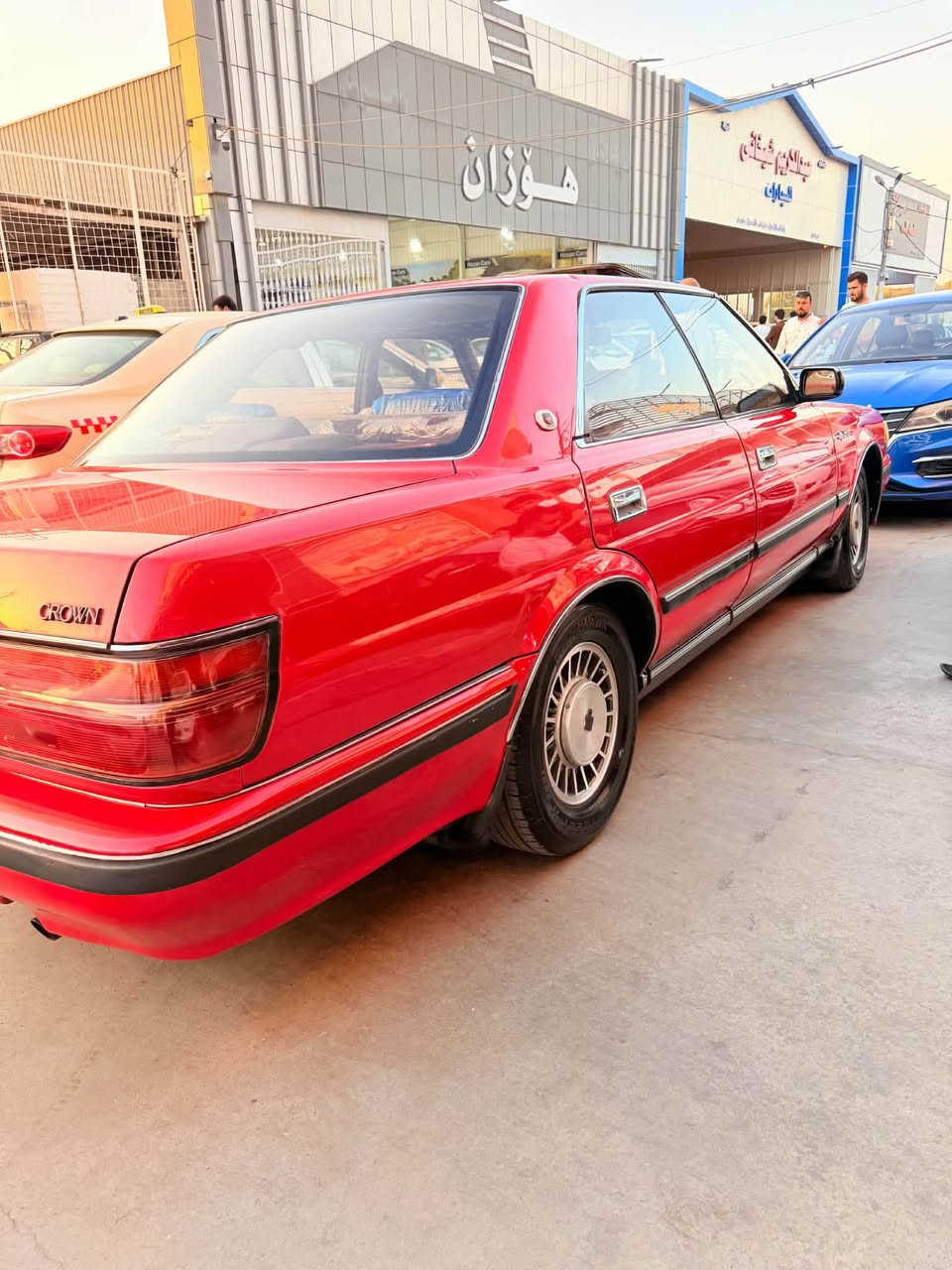 للبيع كراون هارتوب موديل ٩٠يسرى  كير محرك سته سلندر ما محور مالتها بدون صبغ سياره كير محرك تبريد كهربائيات كلها بشرط ما جارد السياره فقط الصندوق مبين شويه بيها جراد رقم بغداد دولي ب اسمي سياره سنويه جديدلل ٢٠٣١ هزه جديد السياره للبيع وللمراوس رجاء الي مو شراي لا يكسر ب حلال الناس و كلشي موجود بل سوك وعلى راسي سعر السيارة ١١٥ورقه  وبيها مجال لل  طيبين مكان سياره اربيل 
رقم موبايل ***********

