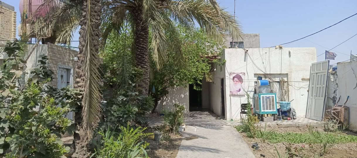 ✅بيت طابو صرف للبيع
✅المساحة الي مسجله بطابو 182

✅ واقع حاله 400متر 
✅يحتوي على 3غرف نوم 
✅ستقبال +مطبخ +صحيات داخل  وخارج 
✅صاله دبل مع حديقه مثل مواضح بل فيديو 
✅عرض الشارع 15متر 
✅صوب بني ركاب قرب مدرسة الامنار الهليه 
☎️الاتصال على الرقم ***********
