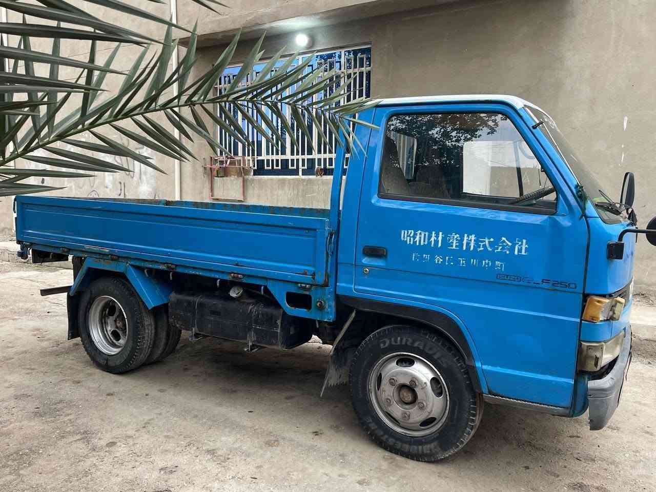 السلام عليكم للبيع ازوزة فحل موديل ٩١ رقم بغداد بسمي شاصي مو قلاب تخم تاير مكفولة كفالة عامة ***********

