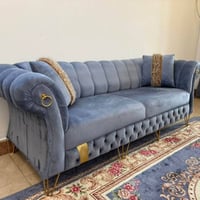 نص تخم خمس مقاعد عباره عن ٣ قطع كراسي ثنين وقنفه وحده نريده ب٢٠٠ عنوان...