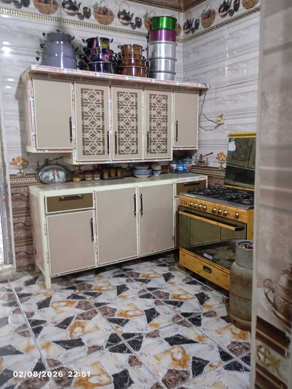 دار للبيع طابومساحه150  صرف السعر 100وبيه مجال العنوان الناصريه حي الفداء نهايه شارع ابو لبنان رقم الهاتف ***********
