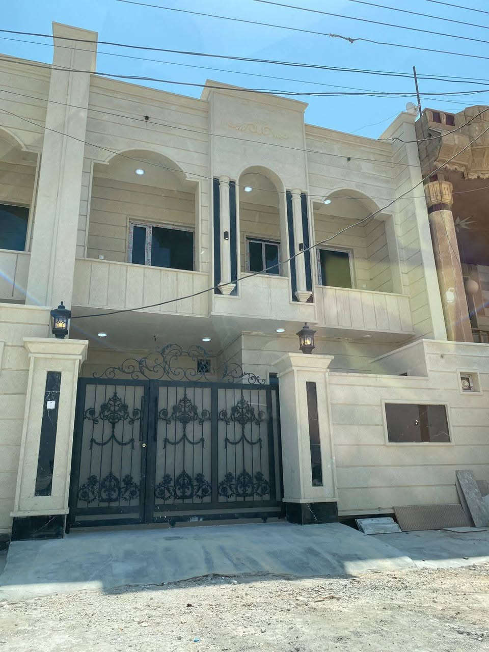 دار 🏠 للبيع
مساحه 150متر 
تكريت الديوم التصنيع 
للاستفسار لاتصال
***********
