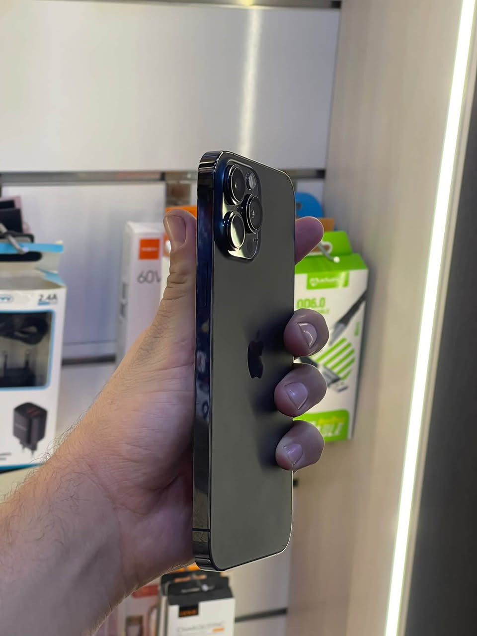 ايفون ١٣ برو ماكس تك سيم ذاكرة ٢٥٦ بطارية 🔋 ٨٩ مايعبر هوا ضد المي

نص مكتوب في الصور:
- ٧:٢٩
- حالة البطارية والشحن
- كما هو الحال مع البطاريات القابلة لإعادة الشحن، بطارية الهاتف قابلة للاستهلاك وتصبح أقل فاعلية مع الوقت. معرفة المزيد...
- الحد الأقصى للقدرة
- ٨٩٪
- هذا قياس لقدرة البطارية مقارنة بقدرتها عندما كانت جديدة. قد تتسبب القدرة المنخفضة بتقليل ساعات الاستخدام بين عملية الشحن والأخرى.
- أقصى قدرة للأداء
- ستساعد الأنظمة المضمنة في النظام والمكونات في تخفيف آثار الأداء التي قد تلاحظها أثناء التقدم الكيميائي في عمر بطارية iPhone.
- شحن البطارية المحسن
- للحد من استنزاف عمر البطارية، يتعلم الـ iPhone من عادات الشحن اليومية، بحيث ينتظر ولا يتجاوز ٨٠٪ حتى يحين موعد حاجتك إلى استخدامه.
- ٧:٣٠
- حول
- الاسم
- iPhone
- إصدار iOS
- 27.0.1
- اسم الطراز
- iPhone 13 Pro Max
- رقم الطراز
- MLLA3TA/A
- الرقم التسلسلي
- WQK0JMFXH4
- الأغاني
- .
- الفيديوهات
- الصور
- ٦
- السعة
- ٢٥٦ غ.ب.
- متوفرة
- ٢٣٤,٣٨ غ.ب.
- عنوان Wi-Fi
- F4:BE:EC:78:32:E1
- Bluetooth
- F4:BE:EC:76:3C:1E
- البرنامج الثابت للمودم
- 7.00.01