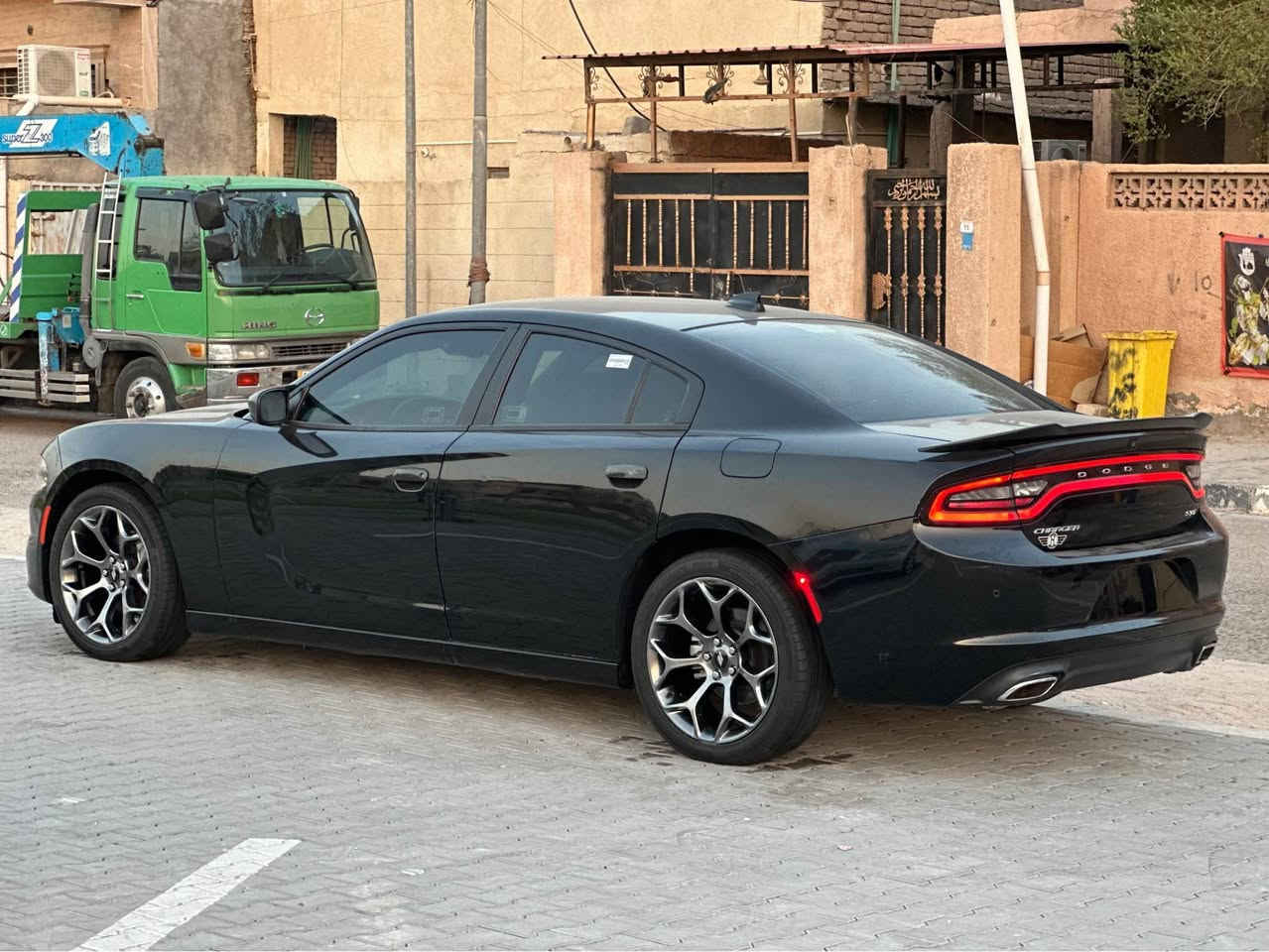 سلام عليكم دوج جارجر 
2018 تبديل قطعتين بنيد جاملغ 
SXT شاشه جبيره كاربلي ومعروفه الباقي 
مكينه كير تخم تاير حداده تبريد كله جديد 
ماشيه 170 m رقم بصره بأسمي سنويه 29 
سعر 180 البصره دور الظباط 
الاتصال *********** البصرة, العراق
