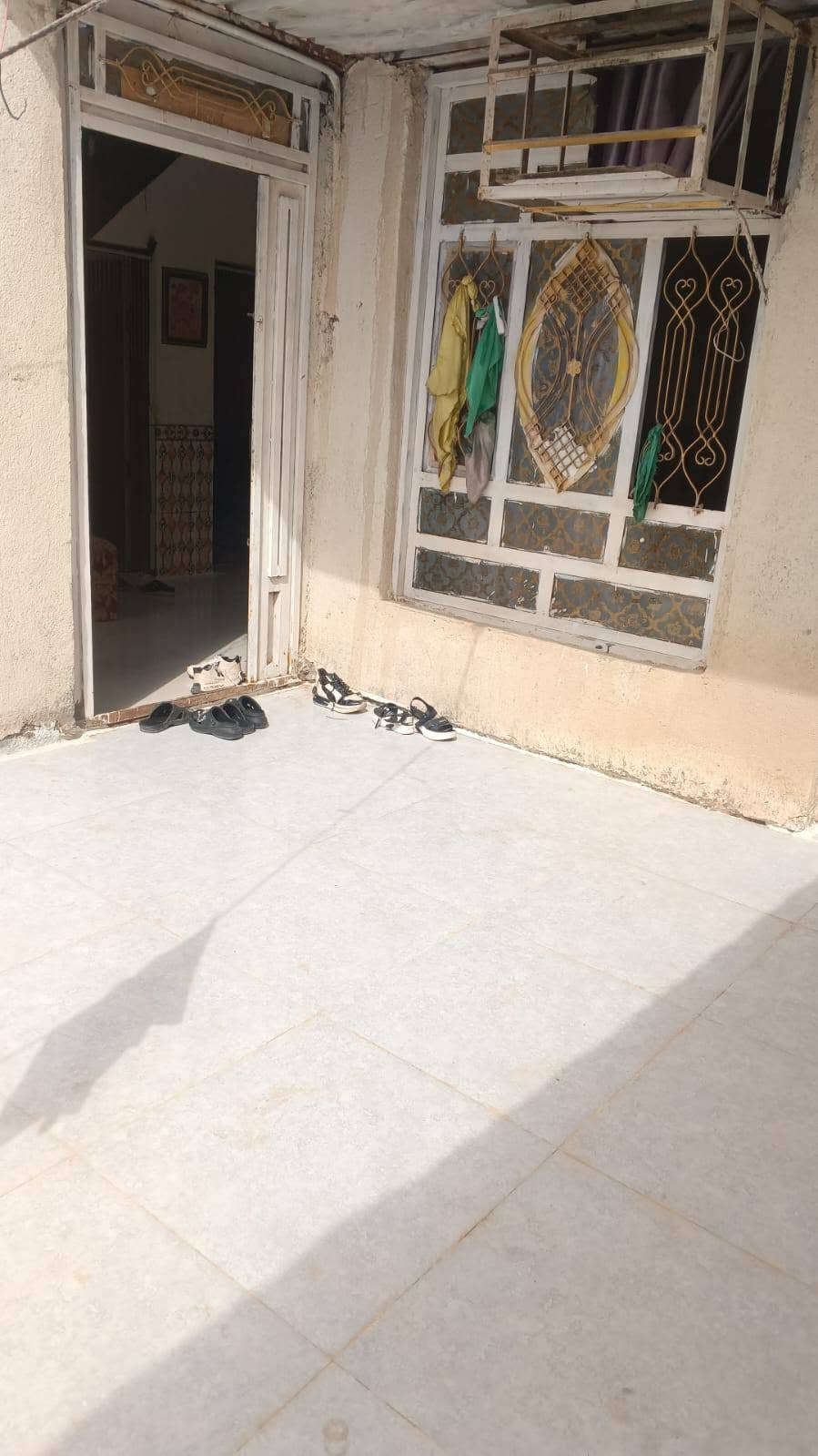 خنيطلة • ١٨٧م • محل واجهة