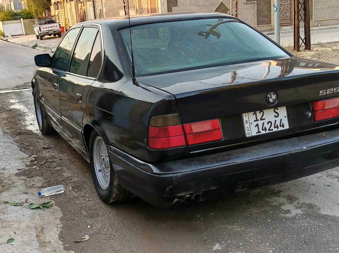 بي ام مديل 93.   525اصل
فول مواصفات عده الفتحه السقف 
تبريد شغال ❄️قطعتين 
لايت زينون 
4جامات كهرباء 
سياره بسمي 
كابون البانزين موجود السعر 55

شرط كير ومحرك***********