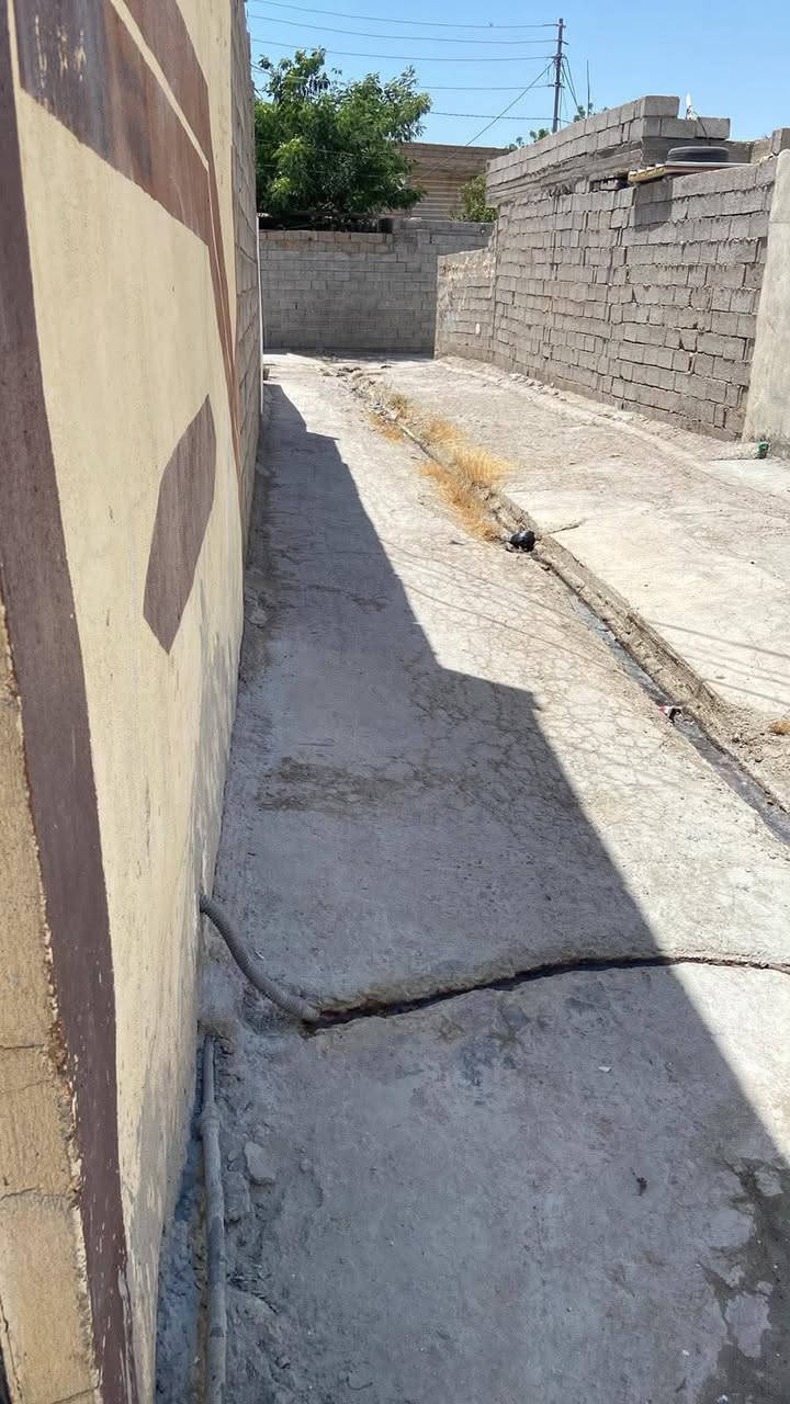 بيت للبيت قرب حسينية. ملكشاه. 

المساحة // 80 متر 
الاتصال //***********
