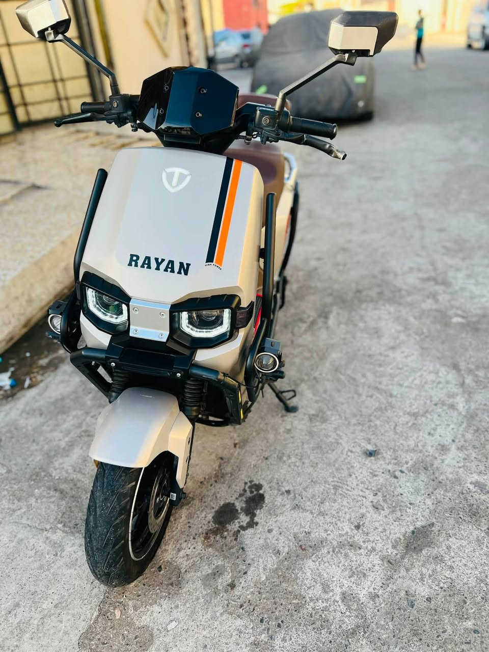 ✨ دراجة الريان – وحش الكون Vip
🚴‍♂️ من الصانع العملاق TAILG العالمية vip 

🔰 المواصفا:

🛞 ملف 2000 حقيقي

🔋 6 بطاريات كرافين كاربون جل كولد – 35 أمبير ⚡ 72 فولت

🚀 سرعة حقيقية 80 كم/س بتحكم 3 سرع

📏 مسافة مقطوعة بالشحنة الواحدة: 70 – 90 كم (حسب الاستخدام والسرعة والوزن المحمول)

♻️ ميزة إعادة شحن البطارية عند استخدام البريك

🔄 نظام الرجوع للخلف R

🛑 بريك هايدروليك دسك بكفاءة عالية

🌀 دبلات هايدروليك أمامي وخلفي – راحة ونعومة على الطرق

📺 شاشة رقمية لعرض المعلومات والسرعة

🔑 بصمة عدد 2 + تشغيل عن بعد

🚨 جهاز إنذار ضد السرقة

💺 كشن سياحي مريح لشخصين

📦 مساحة تخزين واسعة تحت الكشن

🔌 منفذ شحن UPS للموبايل

💡 لد لايت أمامي عالي الوضوح + رماش عالي/واطي

🔴 بك لايت لد بتصميم مميز

🌟 لد أمامي وجانبي نهاري/ليلي عصري

🚦 إشارة رباعية لزيادة الأمان

🦾 استاند عدد 2 (وسطي + جانبي

( ألون بيجي مميز )

(السعر مليون و 300 وبي مجال قليل مو شراي لا تراسل )

***********
