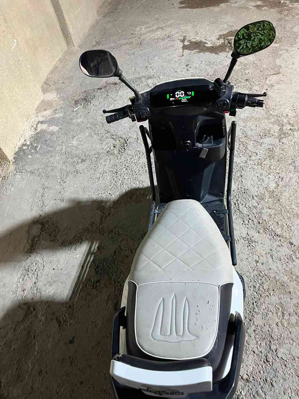 سلام عليكم دراجه شحن البيع ربع سرع السعر 550رقم تلفون ***********
