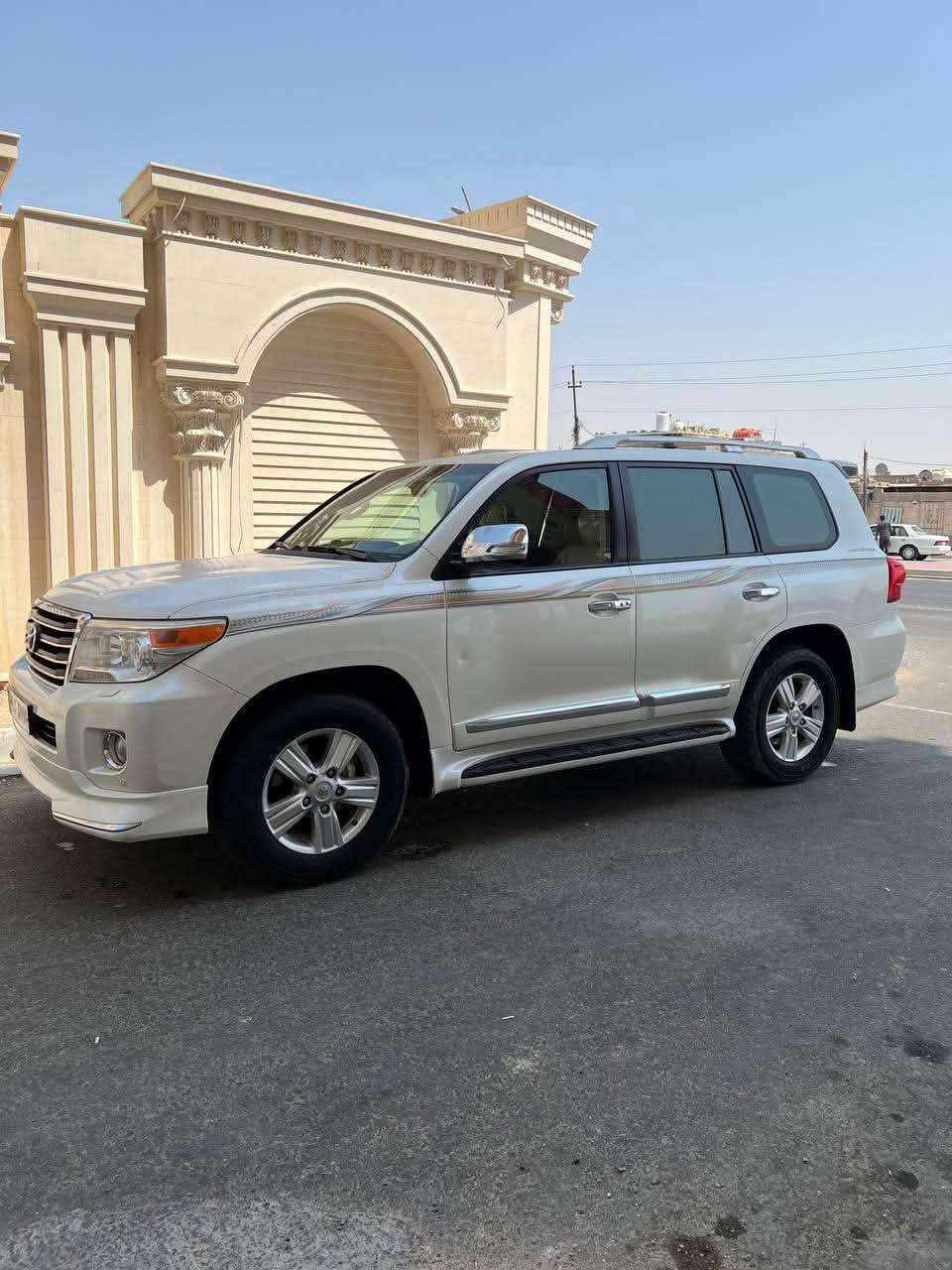 السلام عليكم للبيع لاندكروز موديل 15 كفاله عامه 
محرك 6 السعر ٣٦٠ $ العنوان البصرة ***********
