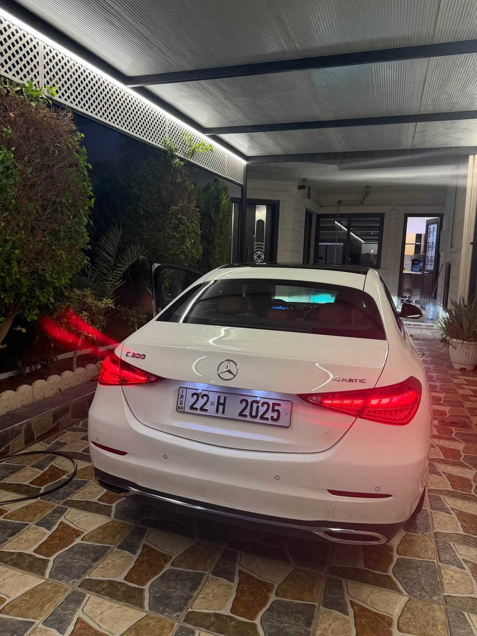 مرسيدس C300 • ٢٠٢٣ • ٢٦٠٠٠ ميل