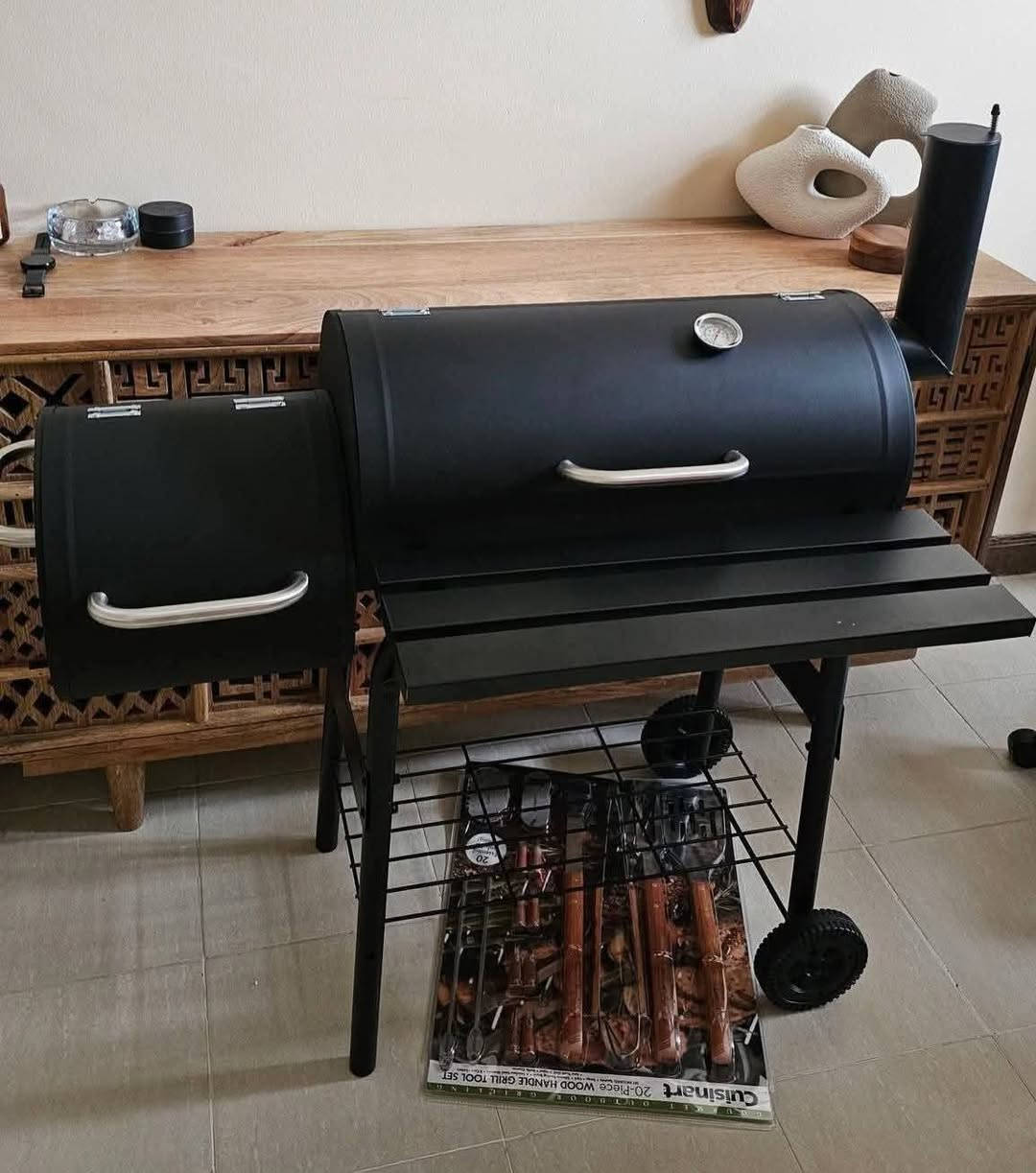 شواية سموك احترافية 🔥
🥩 للشوي والتدخين بطعم أصلي
🌡️ مقياس حرارة للتحكم بالحرارة
🔥 حجرة سموك منفصلة للتدخين
🍖 مناسبة للحوم، الدجاج والستيك
🛞 تصميم عملي وسهلة الحركة
✨ خيار مثالي لعشاق المشاوي والسموك للاستفسار***********
