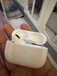 ايربودز برو 1 • كيس • توصيل بغداد