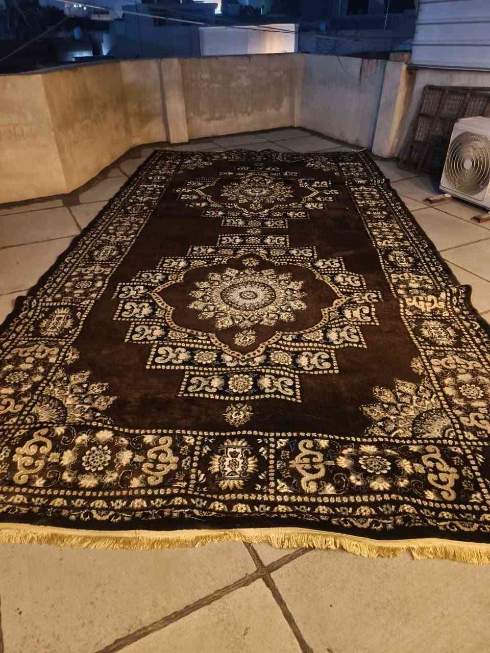 عندي زوليه قياس ٣في ٦نظيفه جدا السعر ١٢٥وبيها مجال المكان بغداد الغزاليه
