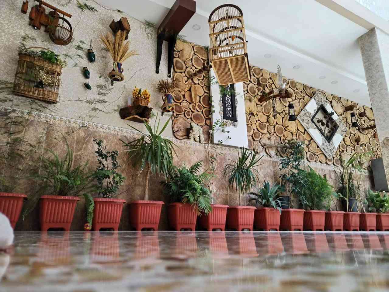 دار موصلي قديم للبيع يحتوي على ٦غرف نوم والسابعه مخزن بالسطح المساحة, ١٦٩،٤٠  واقع حال ٢٠٢ م ، سقوف جبس مبورد تاسيس الكهرباء نظام بوري العنوان شارع فاروق القديم منطقة المياسه قرب مدرسة بابل السعر130 قابل للتفوض ***********

نص مكتوب في الصور:
- محمد ضياء
- REDMI NOTE 8 PRO AI QUAD CAMERA