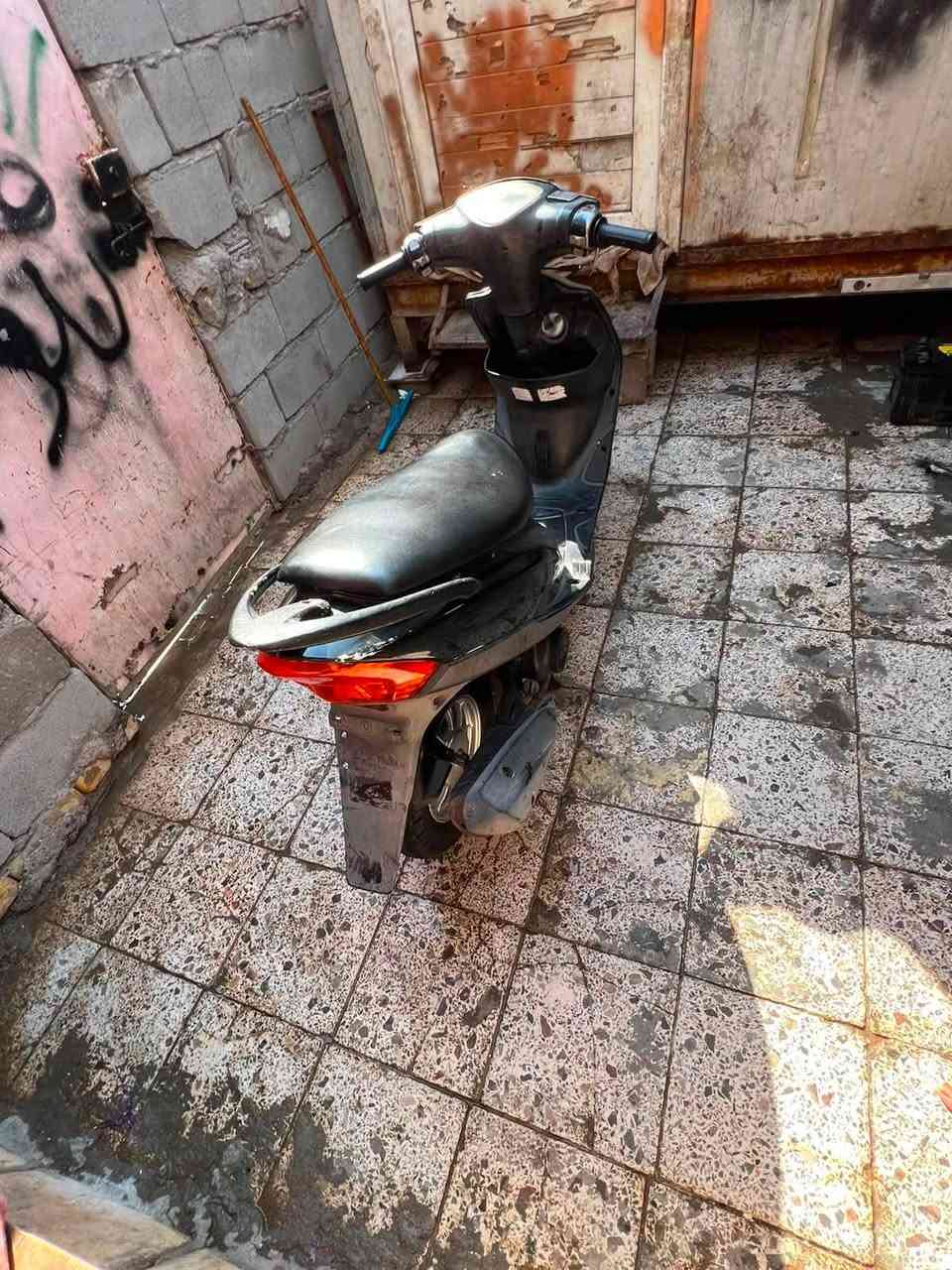 سلام عليكم دراجه ماكس البيع مفتوحه ولفات 
دراجه نكره سلف كهربائيت كله شغاله لايت ناصي عالي اشاير  هورن كامله دراجه ناعمه  سعره 800 بيه مجال حك جيه مكاني بصره جبيله ***********
