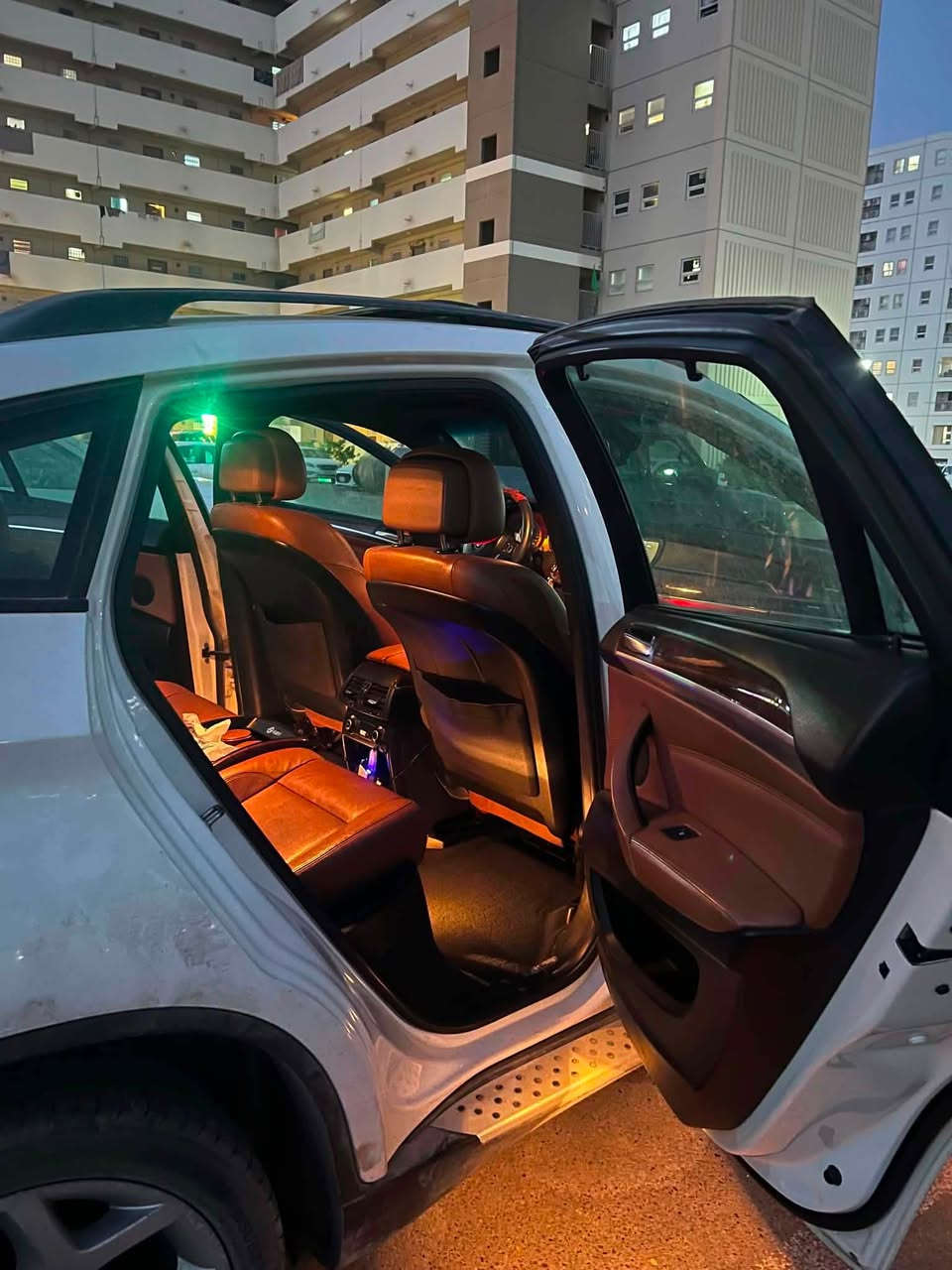 سلام عليكم 
بي ام x6 2011 فول مواصفات 
خليجي بدون ضربه بدون صبغ
محرك 1UZ لكزس حديث شوته كاربون فايبر مال شاهينه سبورت
سياره باسمي رقم انكليزي وهزه جديده
سعر 120
***********
