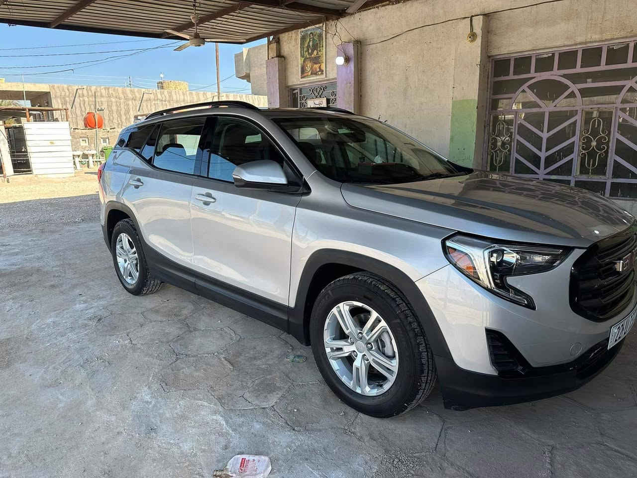 السلام عليكم بجم كبس
جمسي تيران GMC Terrain SLE  موديل 2021
فئة SLE
محرك 1.5 T
جير أوتوماتيك 9 سرعات 
Apple CarPlay و Android Auto
كاميرا خلفية
حساسات خلفية
تشغيل بصمة
تشغيل عن بُعد 
مثبت سرعة
تحكم بالستيرن جهتين 
بلوتوث وUSB
مكيف ممتاز
إنارة LED نهارية
زجاج ومرايا كهربائية
5 مقاعد مع مساحة واسعة
نظام مانع انزلاق وثبات إلكتروني 
وسائد هوائية متعددة

ملاحظة *السيارة بيها 5قطع صبغ بجم كبس كير محرك لغود شواصي مكفولات 

السعر:149 وبيها مجال 

بغداد

ه‍:***********
