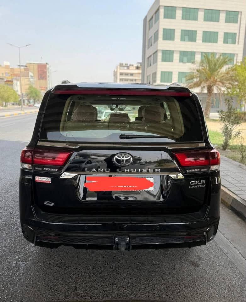 سلام عليكم للبيع لاندكروز موديل ٢٠٢٤GXR لمتد  مكفوله السياره  ماشيه ٢٩ الف مغلفه PPF  سونار مرفوق معا الصور  السياره دخول سياحه وتخرجت يعني بدون انتر بول ولا سرقات سياره متوم على سياره نفس المواصفات والون سياره محتركه مديل ٢٠٢٣  ارقام طبع مرور اصلي السعر ٣٠٠ ورقه. مكان اربيل .بغداد صاحب السياره اني مكلف بالنشر ***********
