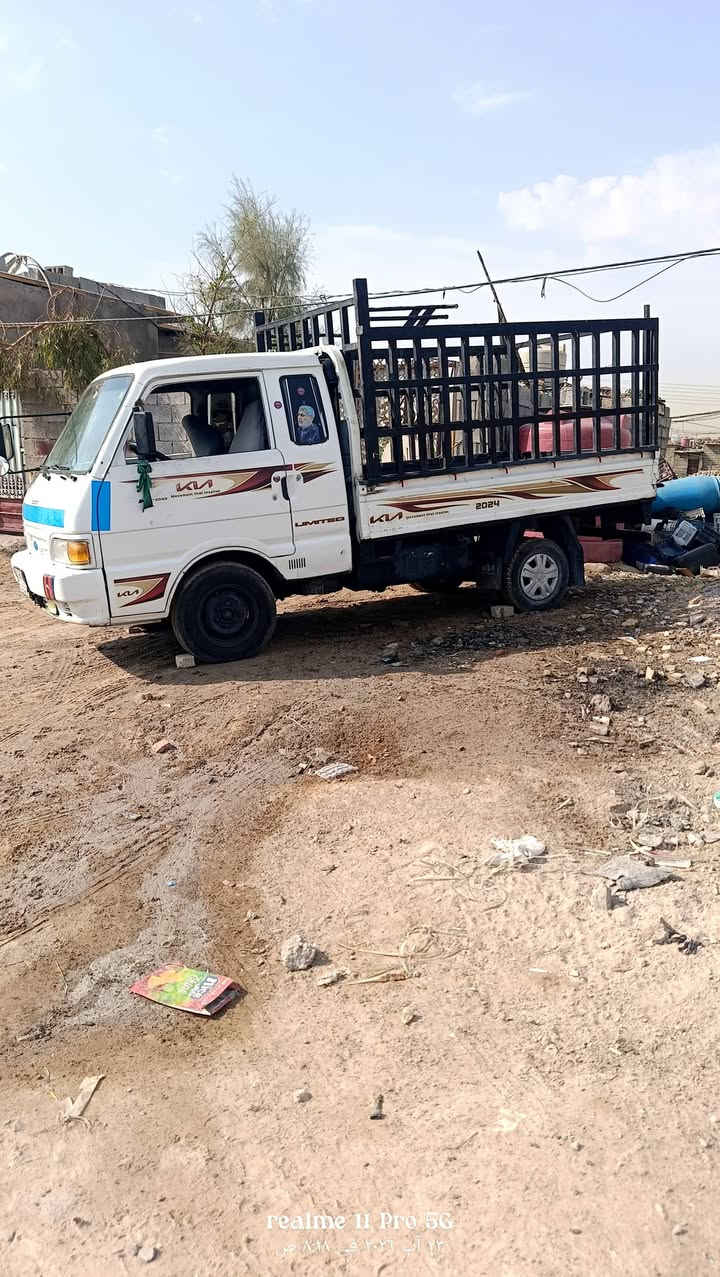 سلام عليكم 
كيا حمل للبيع موديل 95
مكينه نضيفه رقم بصرة 
السعر 40
بكان السيارة البصرة القبله 
الأتصال على رقم 
***********
