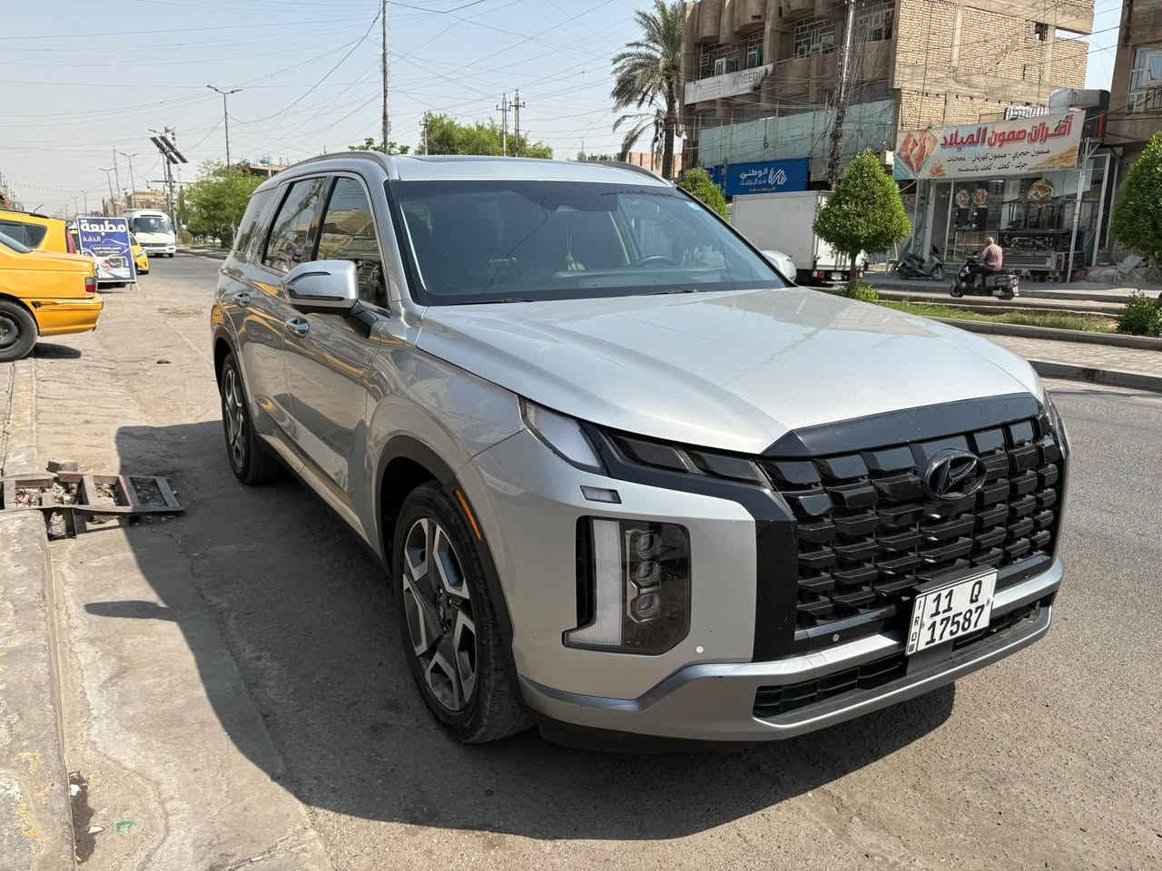 هونداي باليسايد فول لمتدد
موديل 2023فول الفول 
محرك 6 سلندر 3800 🚀
دخول جديد ( مرقم بغداد )

المواصفات فول الفول 1/1
بصمه (ابواب وتشغيل وصندوق )
 فتحتين
سلايد روف  
شاشه جبيره 
كشنات  كهربائيه   
 رادار امامي توقف ذاتي 
رادار تحديد مسار 
رادار خلفي ايضا توقف عند الخطر 
نقاط عمياء 
 قيادةذاتيه 
 حساس امامي
حساس خلفي 
 سبعه راكب 
ثلاث قطع تبريد منفصل
تحكمات فول 
انضمه قيادة خمس انضمه
 تشغيل عن بعد
 بردات خلفيه 
كل الكشنلت السياره تدفئه وتبريد
صندوك كهرباء ذكي
اوتو هولد
هند بريك بصمه 
منفصل سياحي
منافذ شحن بكل الكراسي
 ويل كب 20 
 ستيرن رجاج اثناء تنبيه
لدات امامي خلفي 
شحن واير لس 
 شفتات ستيرن
انارة ترحيب عند الاقتراب 

* بعد بيها هواية مواصفات ….
السعر 265 وبيها مجال
العنوان / بغداد الشعب
للاتصال***********

