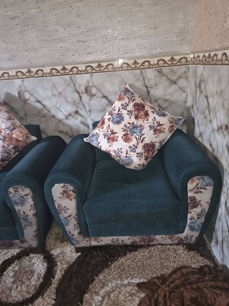 تخم او نص للبيع 
شغل عراقي نضيفات وياهن كوشاتهن وجهين 
المكان الحرية الدولعي 
قنفة ٣ نفر عدد ٤ 
قنفة  ١ نفر عدد ٢ 
قنفة ٢ نفر عدد ١ 
*********** رقمي
