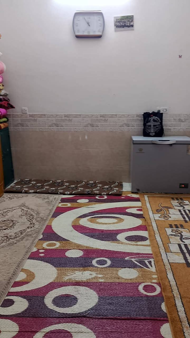 السلام عليكم ورحمة الله وبركاتة بيت للبيع بالعبيدي قرب جامع العبيدي اول فرع على اليسار، ثاني فرع على اليمين ركن اسواق،(( بيت طابقين ونص  فول٢٠٢٤  ٥غرف سويت مشتمل منضمن البيت خارجي مفصول عن البيت كل البيت سيراميك مع مرمر الواجه مرمر شلال السعر  (البيت156 متر ) بيت بناء حديث (سعر البيت  ٣٠٥ وبيه مجال) 
رقم صاحب البيت ***********

