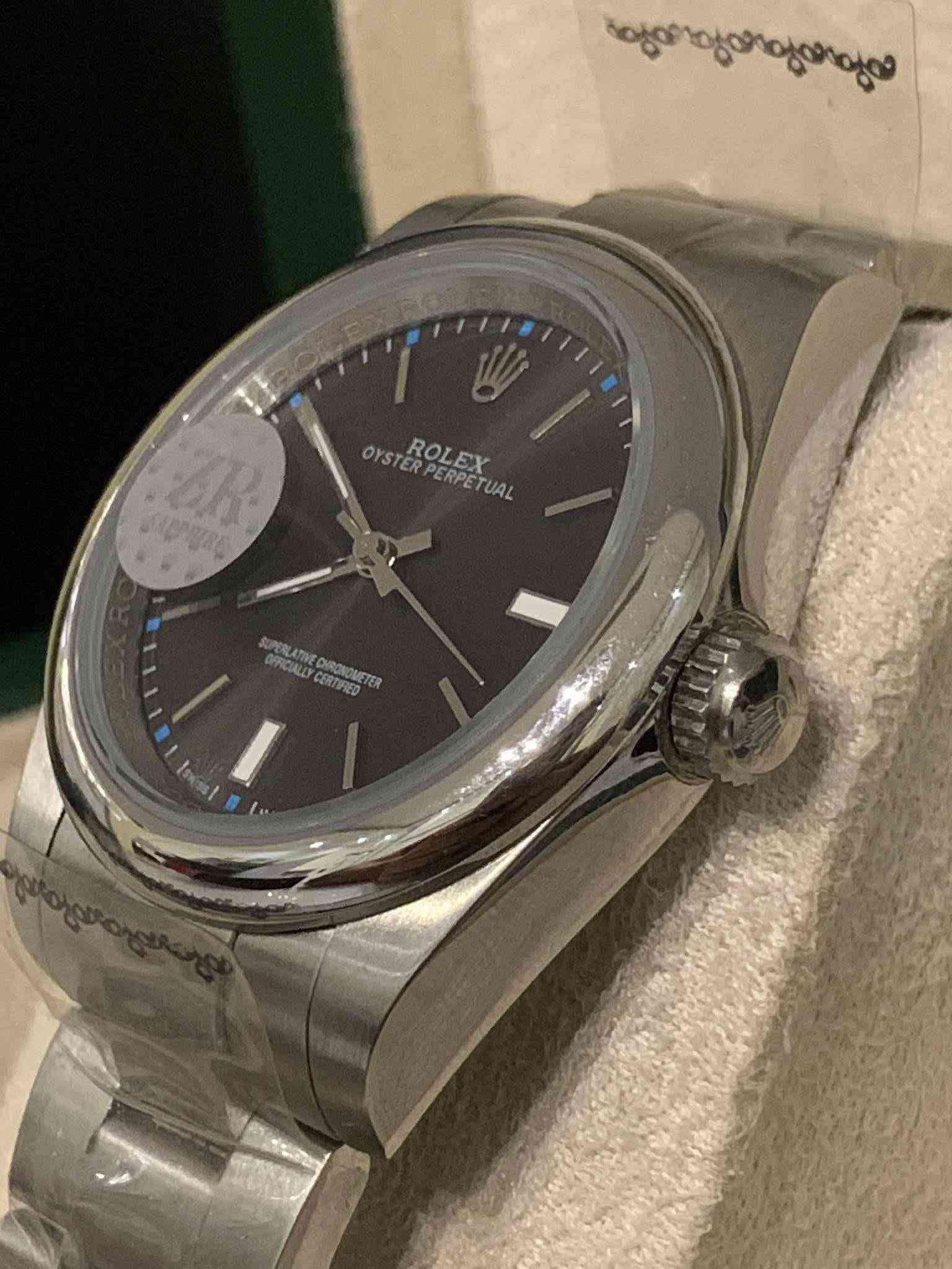 السلام عليكم.......
ساعة ROLEX  أوتوماتيك +تكويك 
ماستر كواليتي عالي جدا 
قفل بحري 
القطر ٤٠
أميال فسفوري 
سير حديد ستانلس ستيل معلم 
جديد غير مستعمل مع العلبة الاصلية وبطاقة الضمان والكتلوك 
السعر ٧٥ الف 
يوجد توصيل ***********
