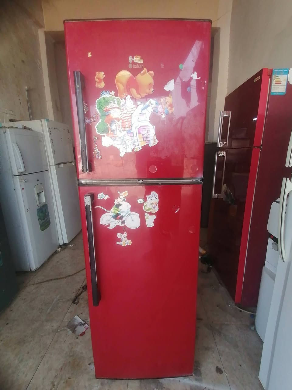 ثلاجه شركة البيلسان للبيع سعر 160 الف شرط التجميد وتثليج فوك والتحت ملحقات كامله حتى علب البيض ***********
