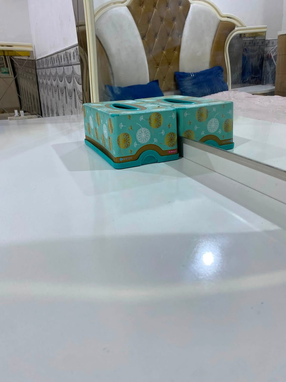 غرفه للبيع نضيفه وبيهه مخزن كلش  قويه وبيهه بعد طابوريه   السعر 400وبيهه مجال العنوان البصره التنومه الصالحيه رقم ***********
