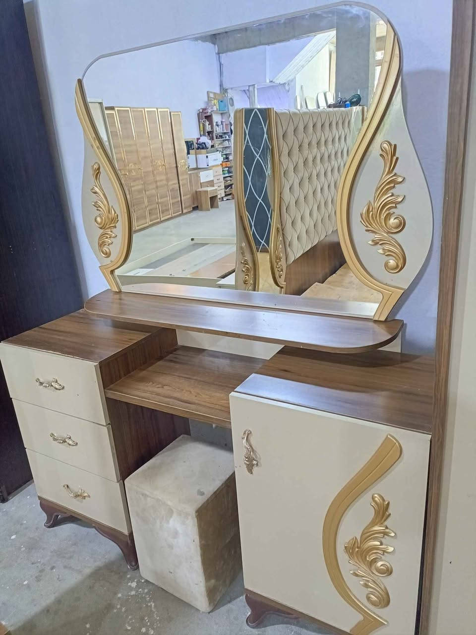 غرفة نوم 8قطع نضيفه جدا سعرها فقط 400 عنوان كركوك الشراي يخابر 
*********** كركوك, العراق
