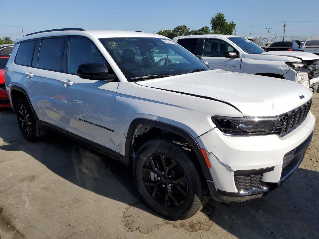 الصور مع المنشور للسيارة في المزاد ..
جيب كراند شيروكي لاريدو 

الموديل : 2024 

المحرك : V6  3.6L 

عداد المسافة :  28.600 الف ميل  حاليا

 المواصفات :

*اشاير بالمري 

*فور ويل 

* رادار امامي وخلفي مع مانع تصادم 

* تحذير الخروج عن المسار 

* تحذير النقطة عمياء 

* شاحن موبايل

* ويل قياس 20 انج  

* شفتات بالستيرن 

* كاميرة خلفية مع حساسات   

* دخول ذكي

* تشغيل عن بعد 

* الصندوق الخلفي كهربائي 

*مقاعد السيارة جلد وكنتارة 

* مقعد السائق كهربائي 

* المقاعد الأمامية تدفئة 

* حساسات خلفية 

* 7 راكب

* تبريد خلفي  

* تدفئة ستيرن 

* مانع تصادم خلفي 

* بلوتوث تلفون 

* محدد سرعة 

* نظام التشغيل والاطفاء الاوتوماتيكي ( Auto Start System ) 

الحادث : امامي طرف السكن بيها ربع بونيد صبغ وجامرلغ
انطي بيها وكالة وضمان السيارة باسمي
مكان السيارة : كركوك
رقم السيارة كركوك شهداء
للاستفسار الاتصال وتساب 
***********
