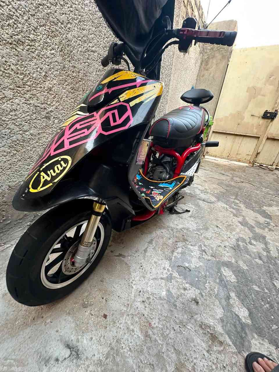عندي عدله تعمير صحيح تموت 
كفر موشم و مختم كامل 
بيه تزويد حلو تخم كرزي كله اصلي 
يده بريك كرزي 🍒
صدر امامي RBM
وياله مشيفه + تاير جلاتين أصليات 
شاصي احمر صبغ حراري اصلي
ضفيره مرتبه و مضروبه عازل 
تعلاكه كرزي  ان سي واي 🍒
فلاوين ار جي اس 🍒
سويج لون كرزي 🍒
قدره دهن ان سي واي 🍒
قدره اكسل ان سي واي 🍒
دبل خلفي رياضي كرزي 🍒
فراك بريك كرزي ان سي واي 🍒
صالنصه بوشتين صجميه 
سلف Dy اصلي 
تجوه + حمالت 
مكينه هجم بيه لو ٥٥ لو ٥٨ 
بيه جوين مال كبريتر قفاز 
دراجه حلوه و مرتبه وكاعده
دراجه مصروف عليها لحد يكسر بسعر
بكان بغداد الشعب 
السعر 675 
( كفرها كامل )
***********
