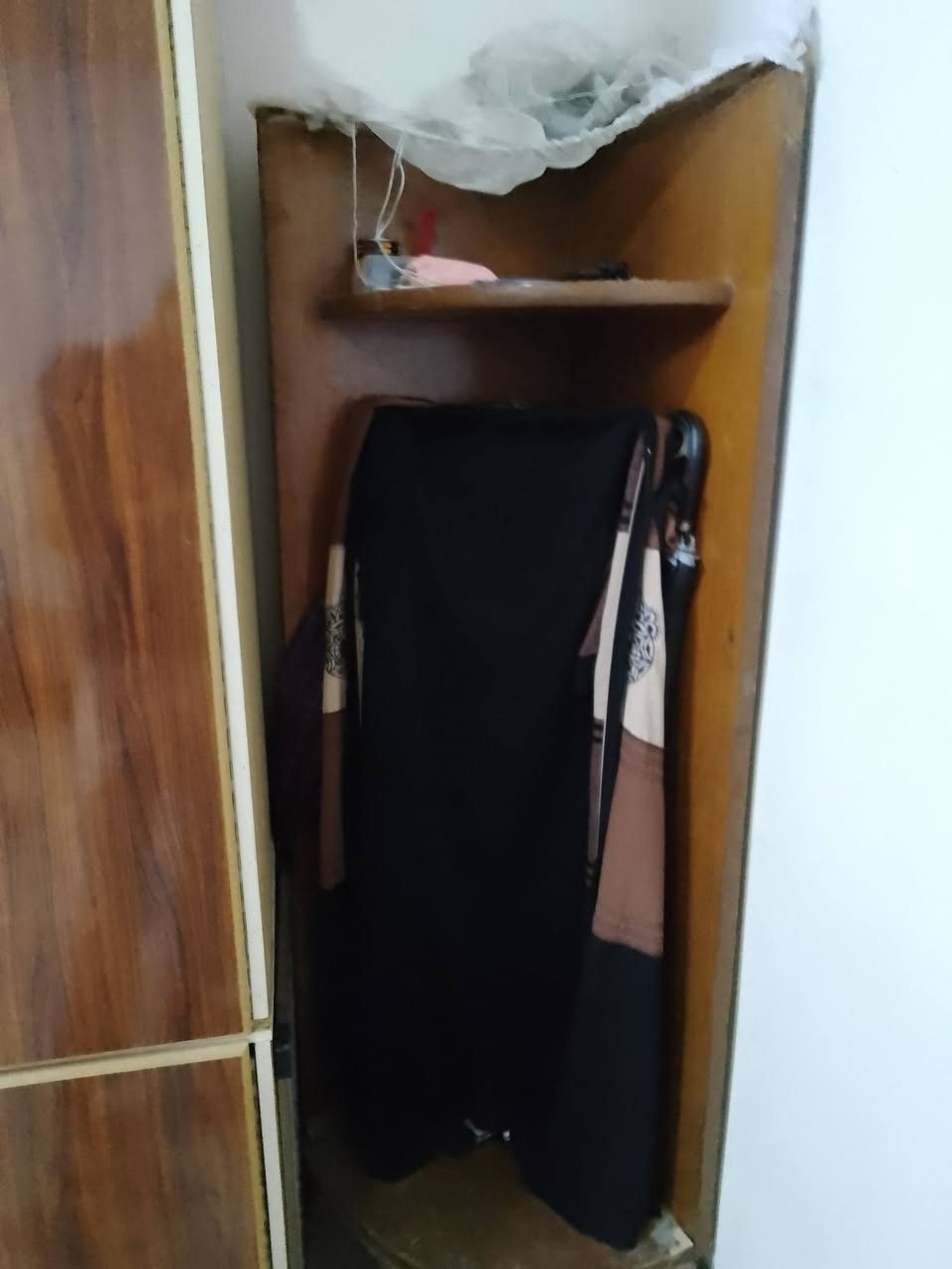 كومديات عدد 2 + زاوية ملابس + جرباية خشب
للبيع قيم واخذ 
للتواصل : ***********
