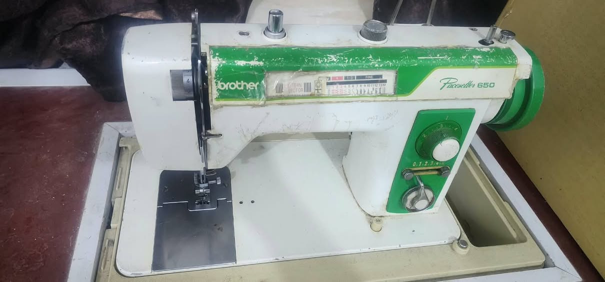 غراض مستعمله 
كل صوره بيه السعر ( الاسعار بيه مجال للشراي ) 
الصايات كل صايه بسعر ٥٠٠٠ 
كلهن نظيفات عوزهن كوي بس 
مكاني السماوة حي المعلمين 
للتواصل الاتصال على الرقم ***********
