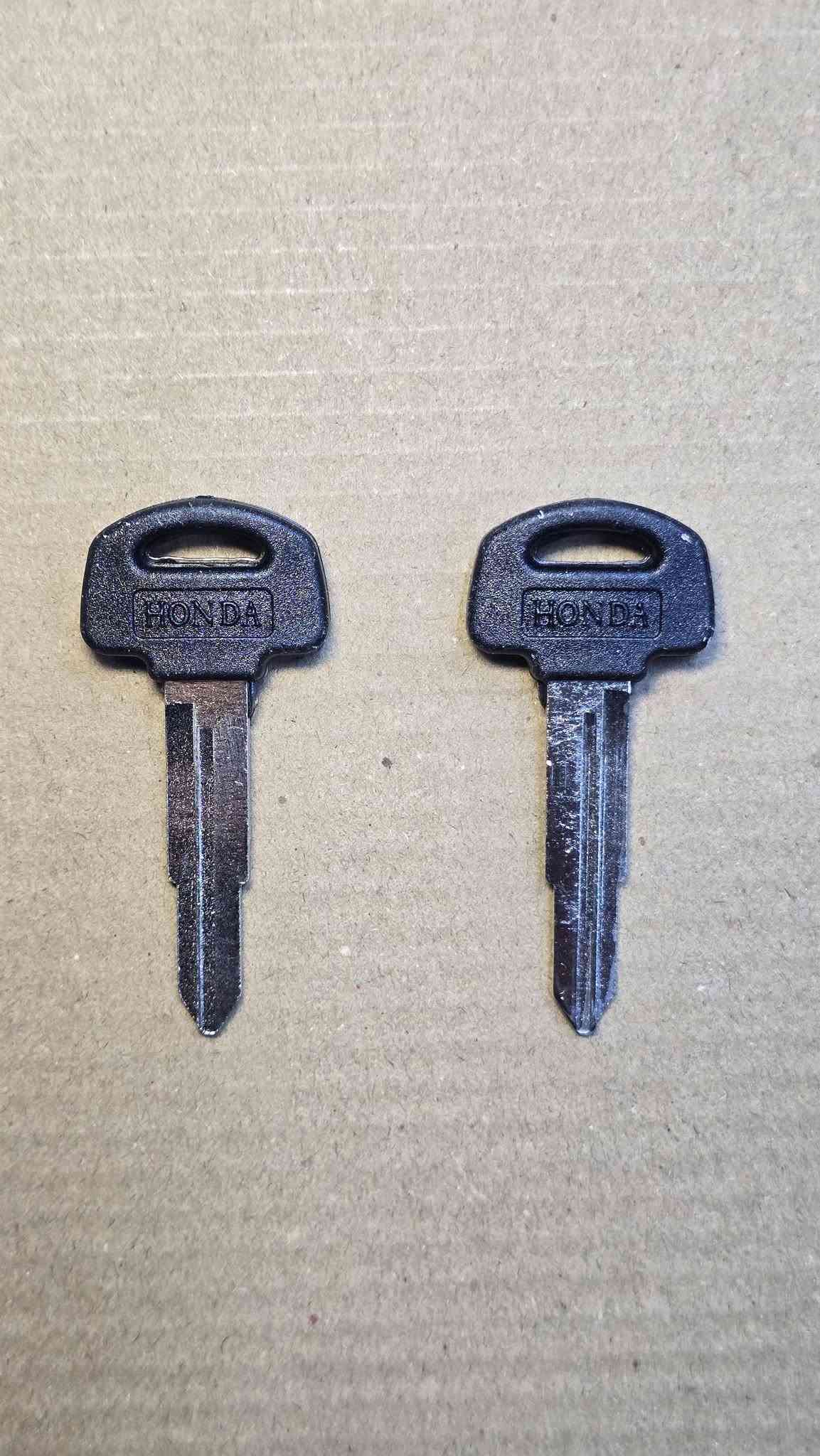 مجموعه من مفاتيح الدراجات النحاس درجه اولى
🔑 حارث البغدادي للمفاتيح والريمونتات  ومكائن قص المفاتيح
✅ البيع بالجملة والمفرد
أسعار مناسبة وجودة مضمونة وخدمة توصيل سريعة.
للاستفسار❗️❗️وتساب
(***********)
العنوان ❗️❗️بغداد شارع الرشيد مقابل سوق الصفافير
