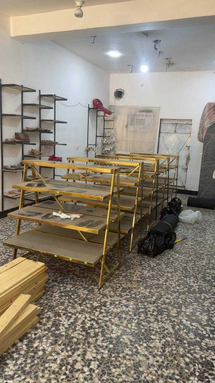 ميز عدد ٥ زائد رفات للبيع هذا رقمي ***********
