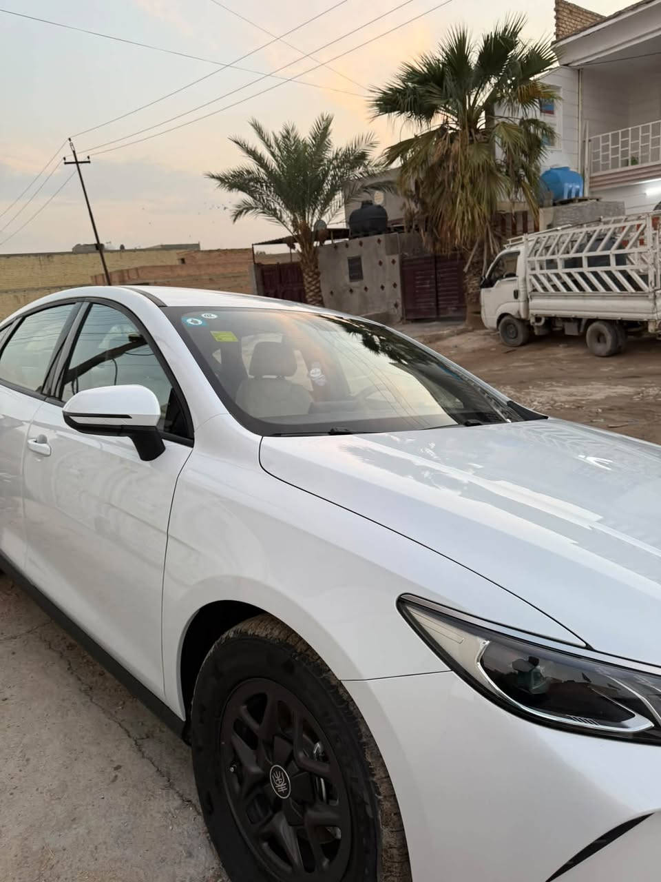 بي واي دي جن بلاس • ٢٠٢٥ • داخل ابيض