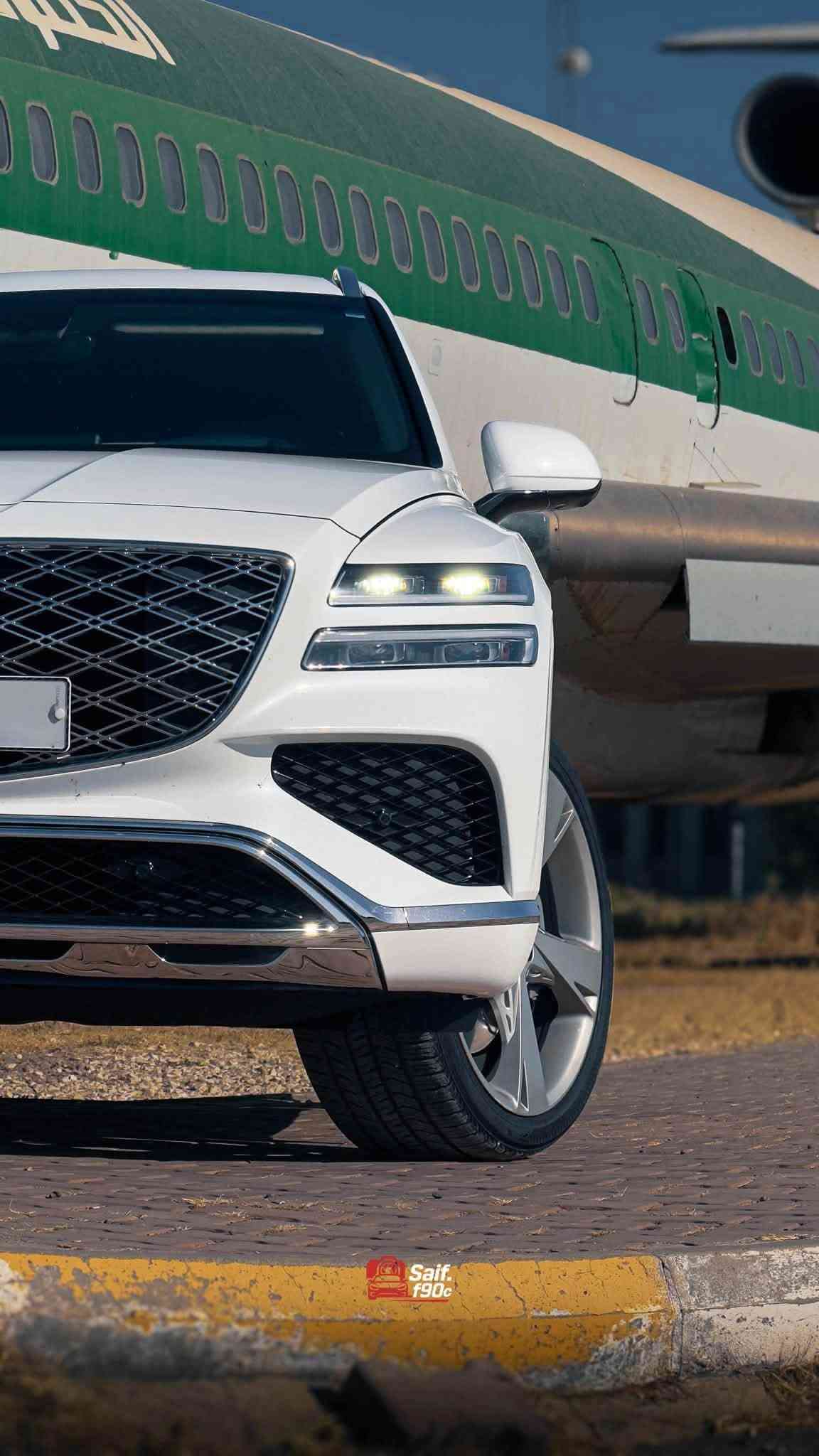 ‏GV80 2023 PRESTIGE V6
📌 محرك السيارة :  3500 TWIN TURBO V6 
📌كير السيارة ZF الماني ٨ سرعات

📌عداد السيارة: مستوردة بعداد ٢٣ الف ميل وحالياً 34 ونص قابل للزيادة يعني بلعراق فقط ماشيه 12 الف ميل.
📌ابرز المواصفات:
السيارة فول مواصفات سبورت برستيج،داخل جملي مميز،عداد 3D بلكامل جميع مقاعد السيارة كهرباء،المقاعد الأمامية تدفئة وتبريد وكهرباء مع خاصية المساج للسائق،سقف السيارة مصنوع من ال كنتارا،مقاعد السيارة من جلد النابا على شكل بقلاوة،جميع ابواب السيارة كهرباء(شفط)ويل بقياس ٢٢ انج مع تاير مشلن بلادي،بردات خلفية كهربائية،الجام مدبل،نظام صوتي من ١٧ سماعة،٦ حساسات اماميه،٦ حساسات خلفية،اوتو بارك،تقديم وترجيع السيارة عن طريق الريمونت،تشغيل عن بعد،فرملة طوارئ،وسياقة شبة ذاتية،تحذيرات جانبيه،خروج عن المسار،رادارات اماميه وجانبية وخلفية،المرآة الجانبية معتمة مع خاصية الطي وتحتوي على خاصية التسخين،المقود  كهرباء مع تدفئة  للمقود،شاشه وسطيه حجم ١٤.٥ انج ،خزن ميموري للسائق وباقي مواصفات السيارة ما تخلص 
📌تحتوي السيارة على مفتاح(بصمة) عدد 2 
📌حادث السيارة:جاملغ امامي ايمن  مبدل نفس اللون وحافة البنيد صبغ  شرط البنيد ما مفتوح
📌حالة السيارة: بوضع الوكالة السيارة عليها سيرفس كامل مكمل  ما تصرف عليها ربع دينار حتى زيت المكينة مبدل ادنول الماني وكذلك جميع فلات السيارة محرك وتبريد ودهن مبدلات السيارة على اخر حبة
📌ايرباك: ستيرن ورجل فقط علماً تم استبدال الأيرباك  بواحد ثاني اصلي وكالة راجعة سستم   كبسولة جديدة مو تلزيك 
📌الرقم: بغداد حرة مرقم كامل وبأسمي مع هزة جديدة تحويل ثاني يوم 
📌رقم الشاصي: KMUHCESC0PU124008

تفاصيل اكثر :*********** المحامي مصطفى الهاشمي

نص مكتوب في الصور:
- SPORT PRESTIGR
- Saif. f90c
- Saif.f90c
- 3.5T