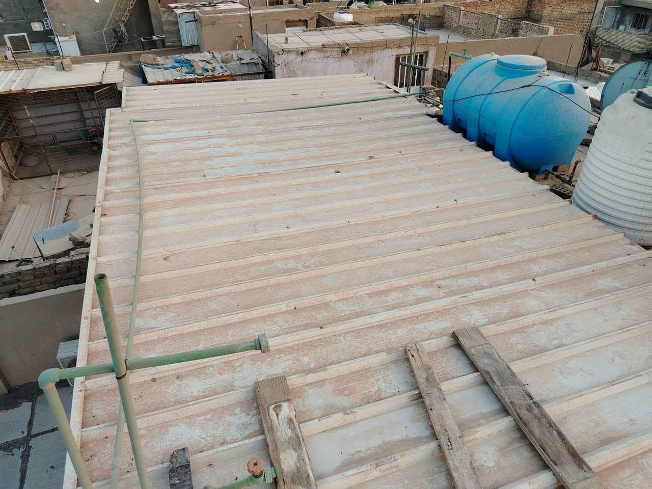 السلام عليكم
سندويج بنل مستعمل للبيع
السقف ٥ قطع ٦ متر و ٧ قطع ٣ ونص  و ٣٦٠ متر
الجدران بيهن قطع  ٢٨٠ و ٢٧٠ متر عدد ١٥
واكو ١ ونص متر عدد ١٢
أبواب عدد ٣
شبابيك عدد ٤
مع الهيكل الحديد ( شخاط وزاوية)
مثل ما موضح بالصور
سعر المتر ٨
الشراي يتصل ***********

